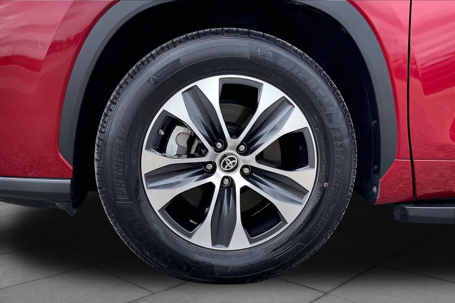 2021 Toyota Highlander XLE Ruby Flare Pearl at AutoNation Toyota Gulf Fwy