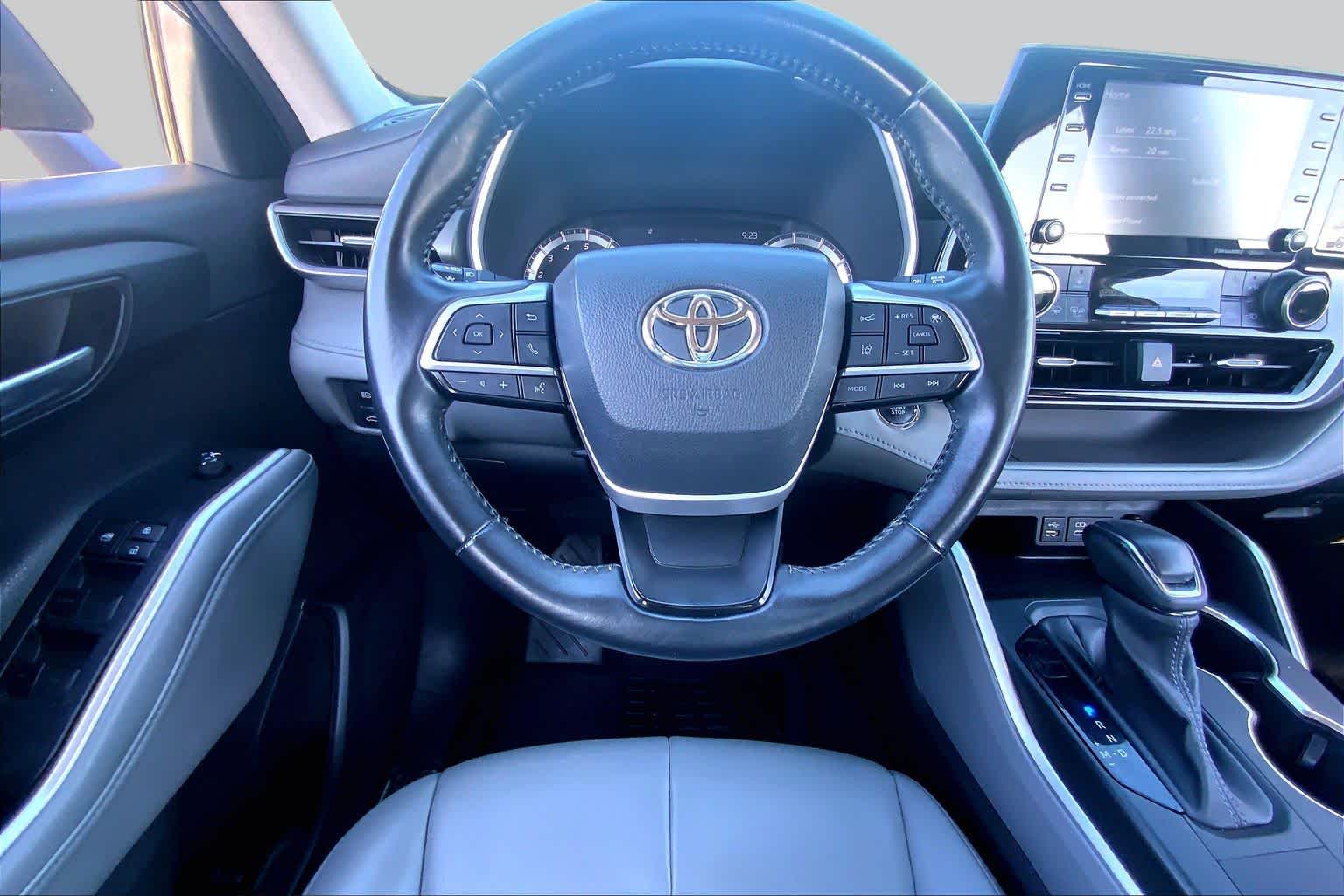 2022 Toyota Highlander photo 5 of 35