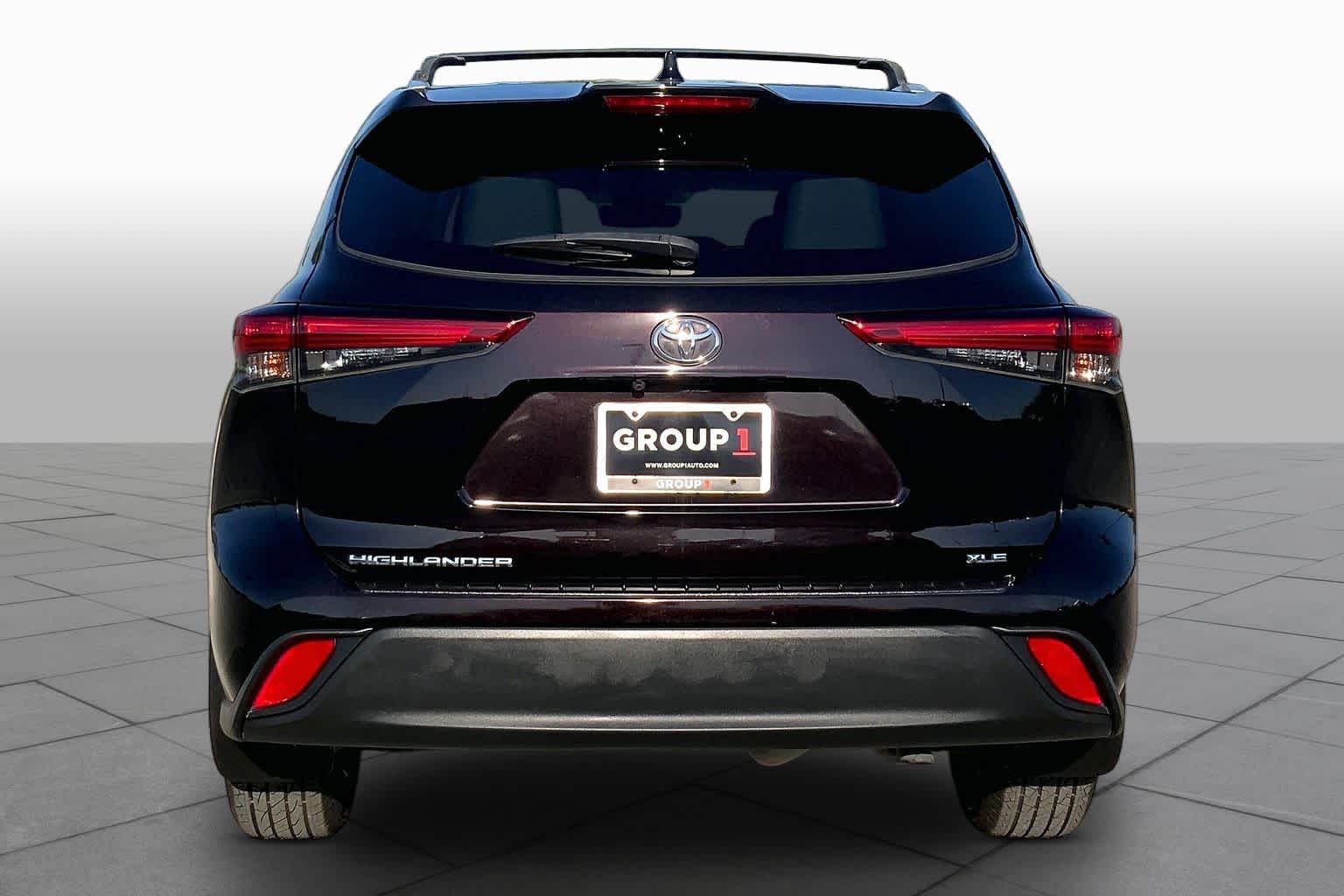 2022 Toyota Highlander photo 4 of 35
