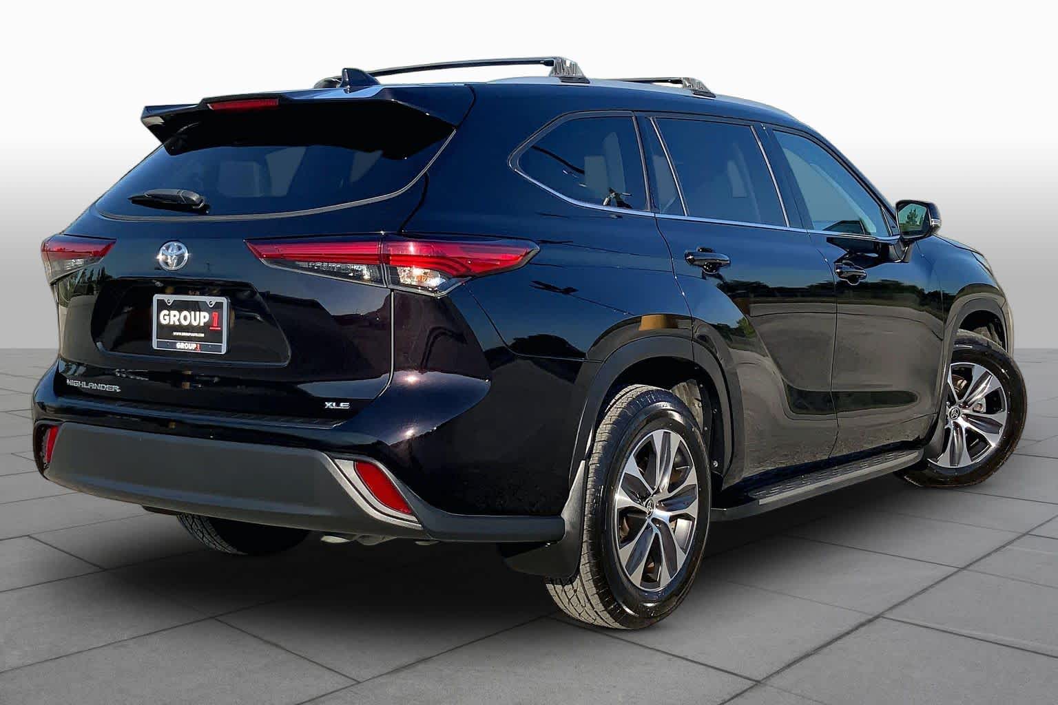 2022 Toyota Highlander photo 12 of 35
