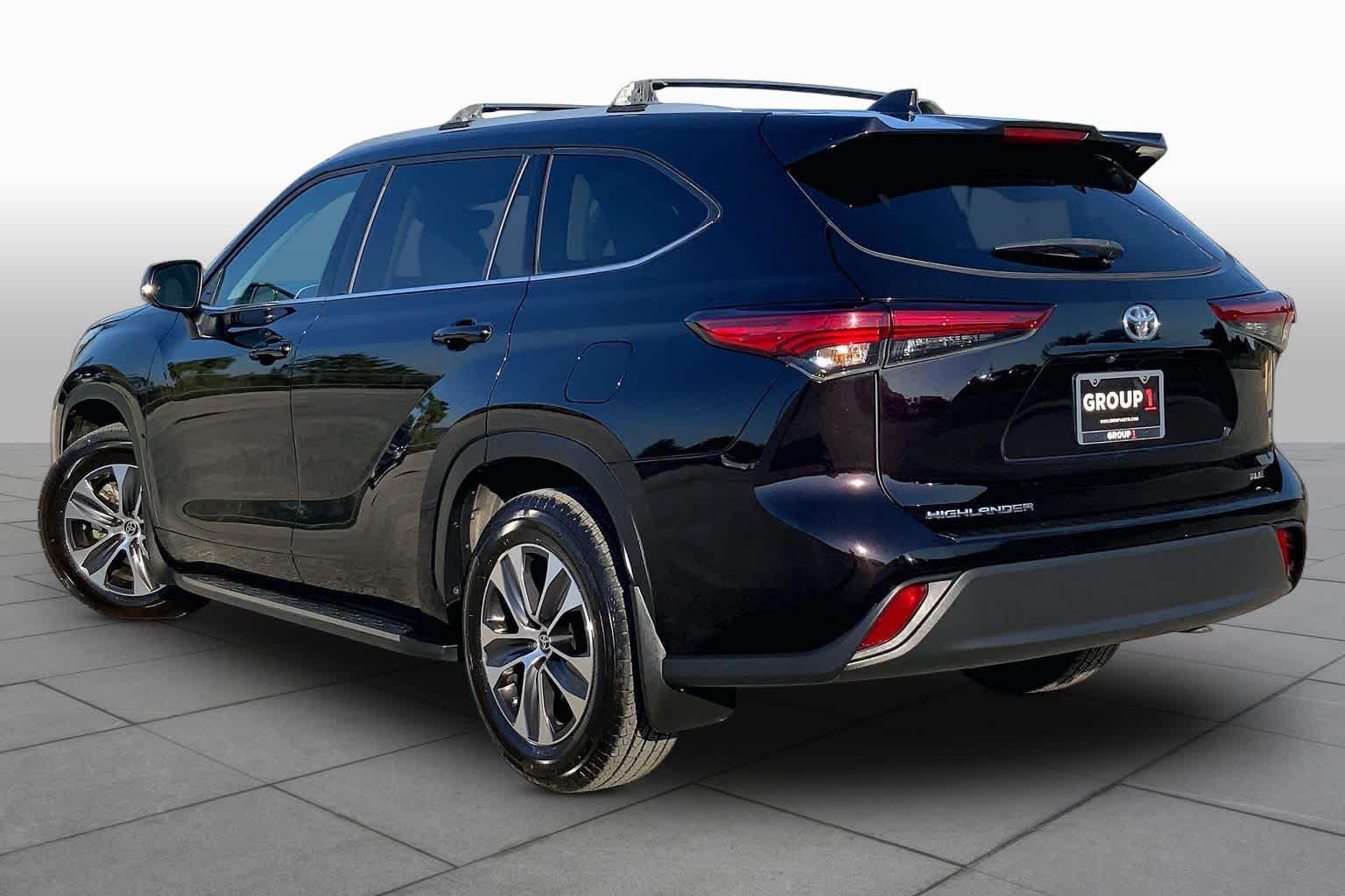 2022 Toyota Highlander photo 11 of 35