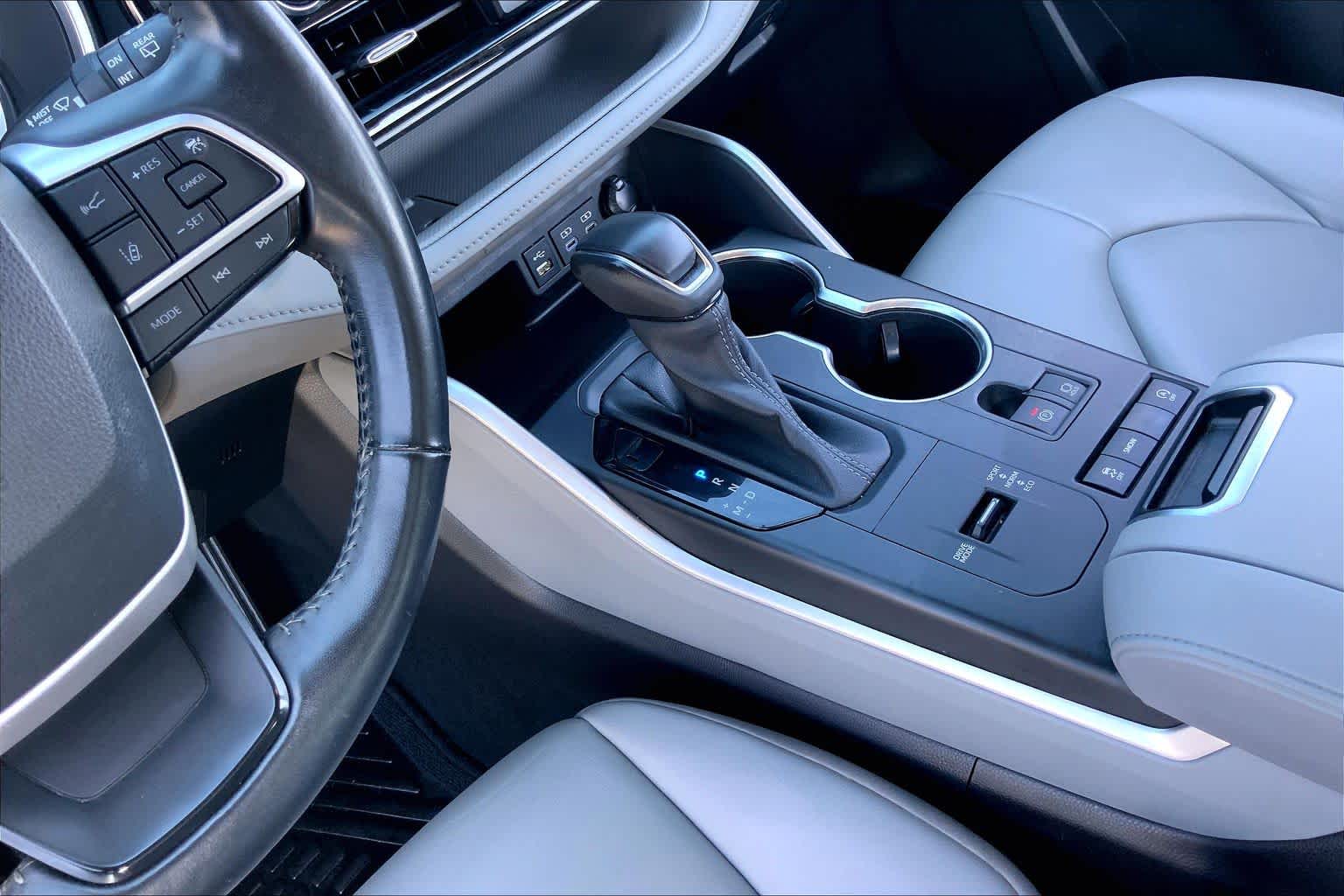 2022 Toyota Highlander photo 15 of 35