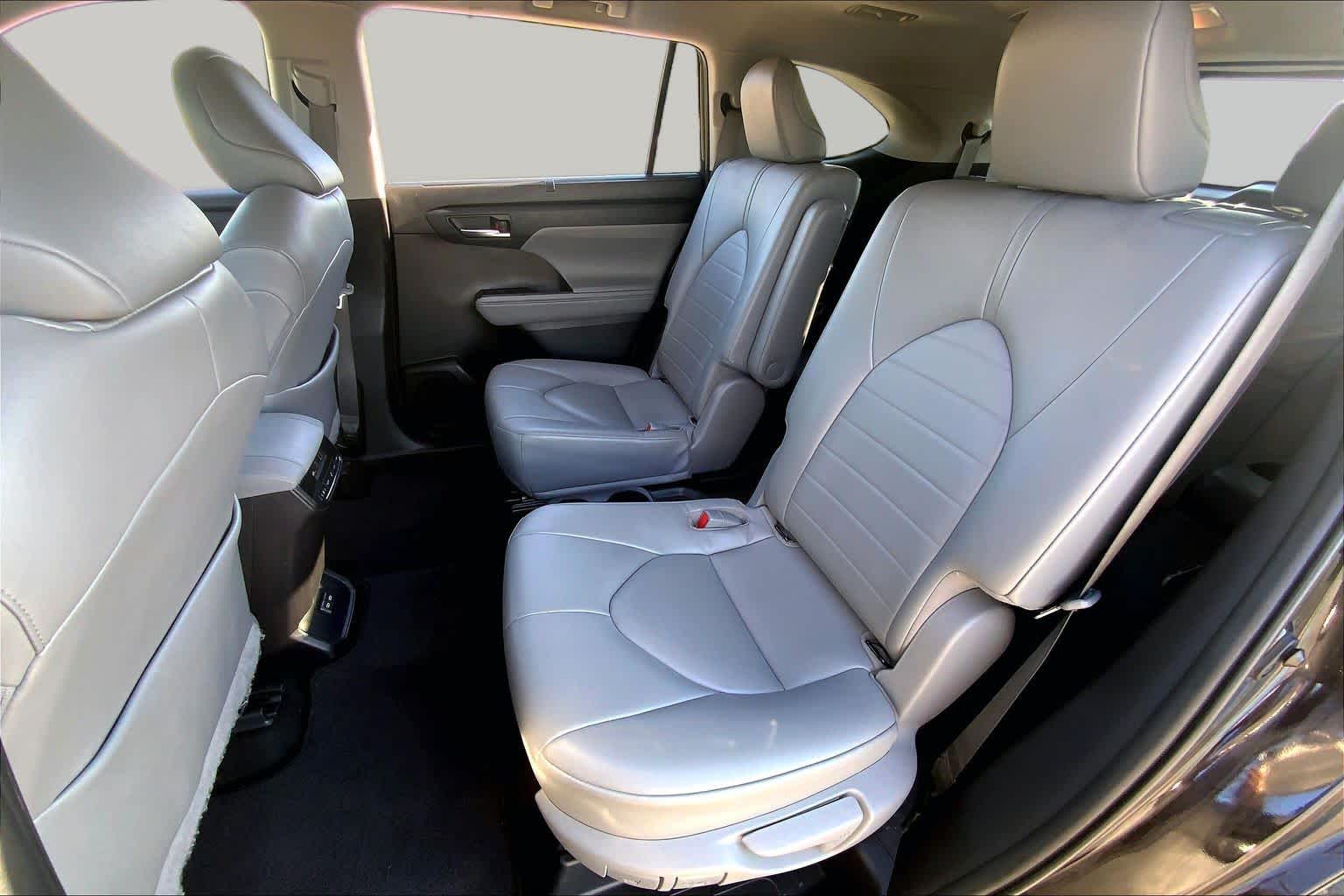 2022 Toyota Highlander photo 19 of 35