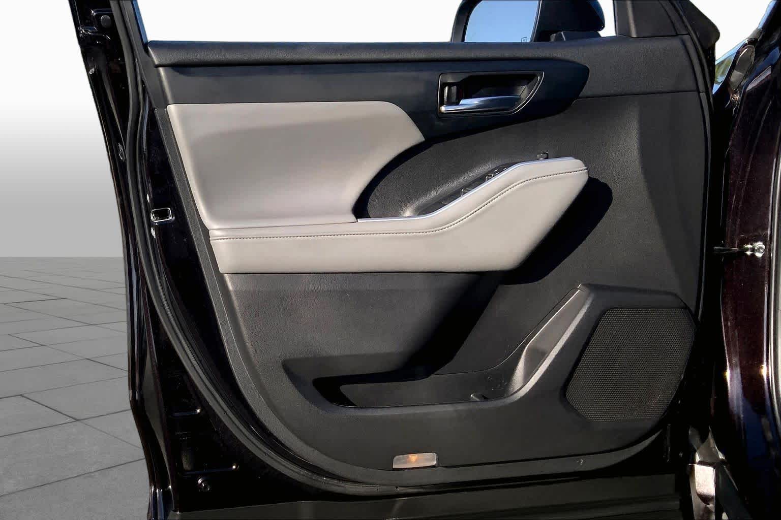 2022 Toyota Highlander photo 20 of 35
