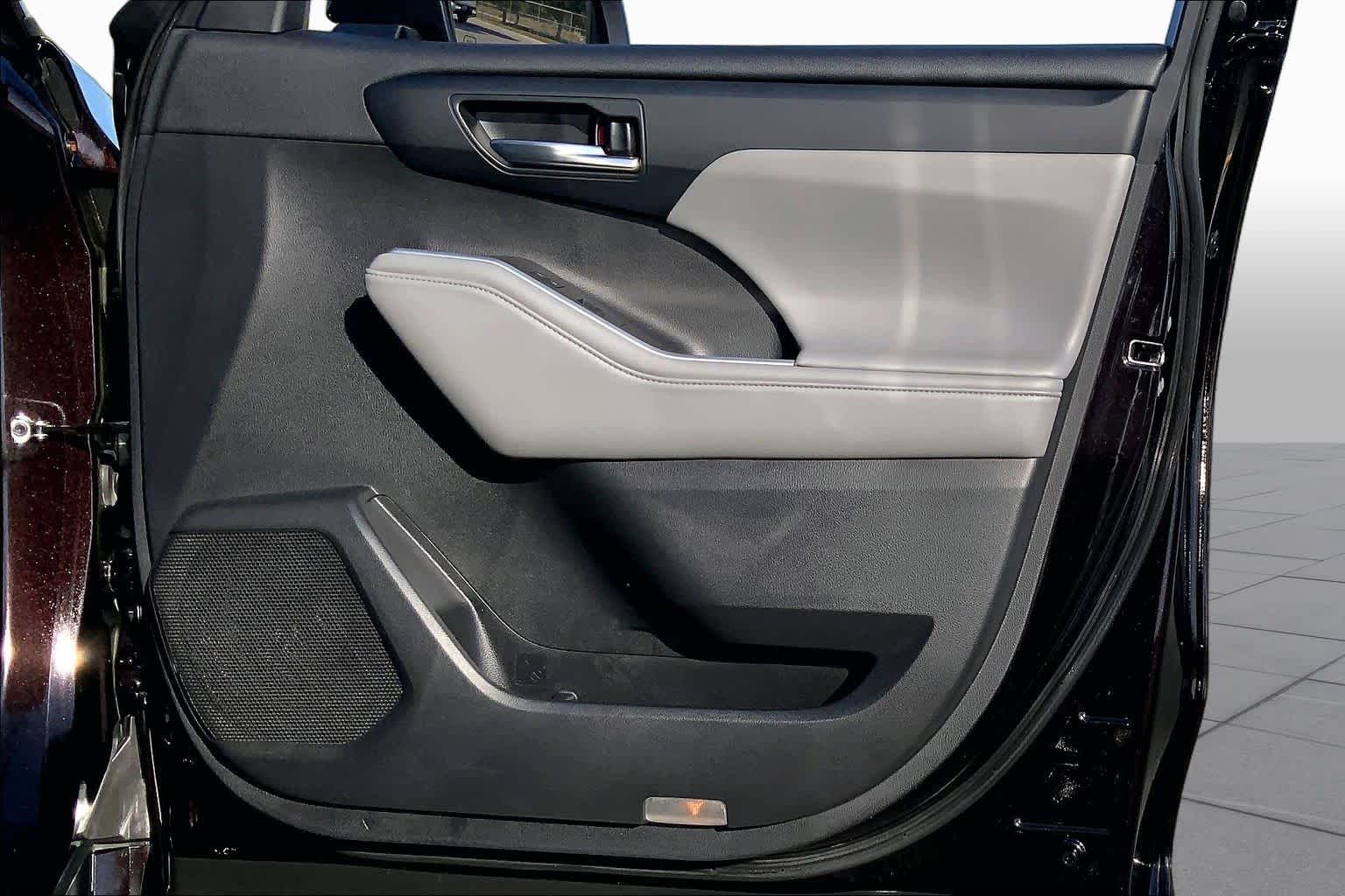2022 Toyota Highlander photo 21 of 35