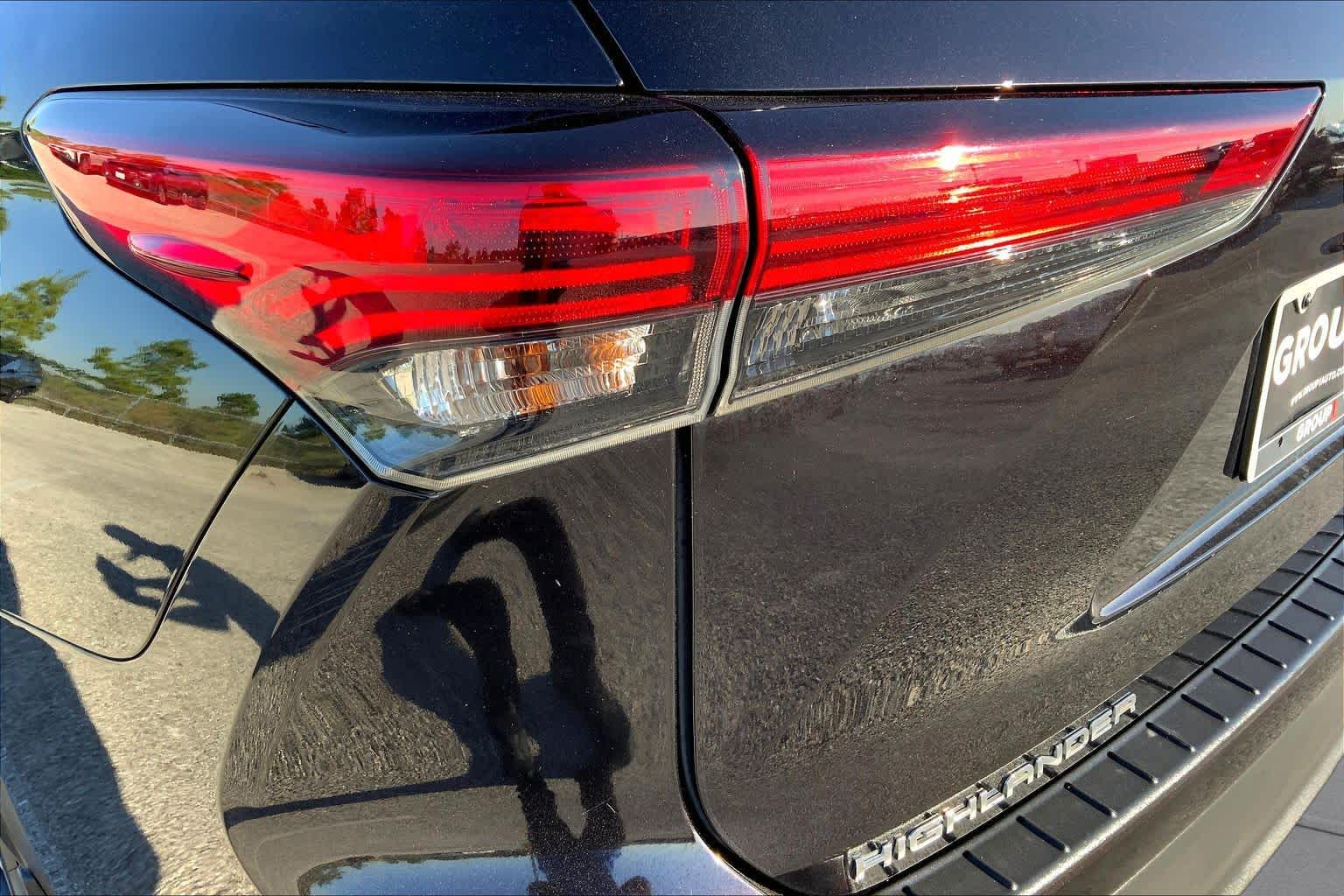 2022 Toyota Highlander photo 27 of 35