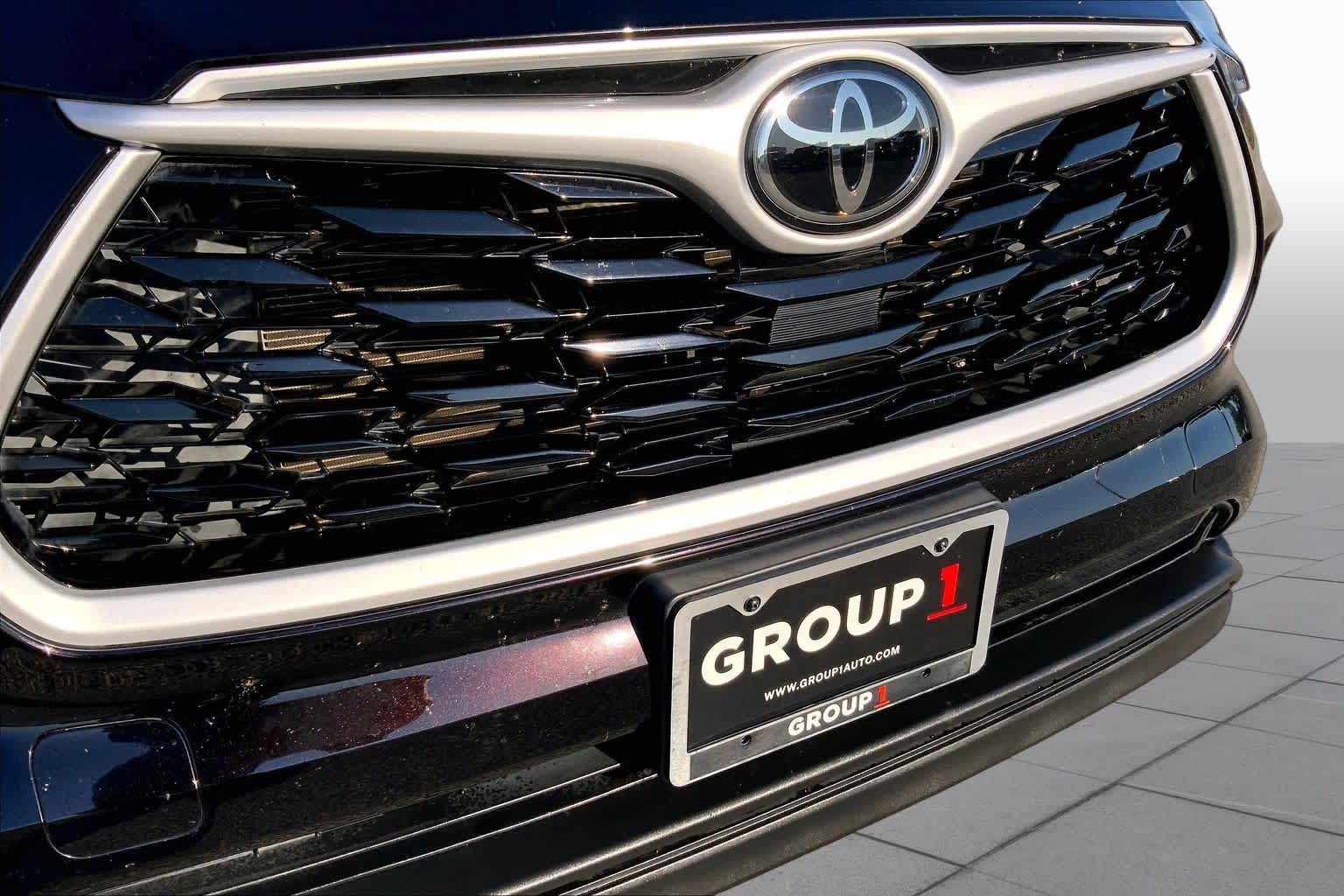 2022 Toyota Highlander photo 28 of 35