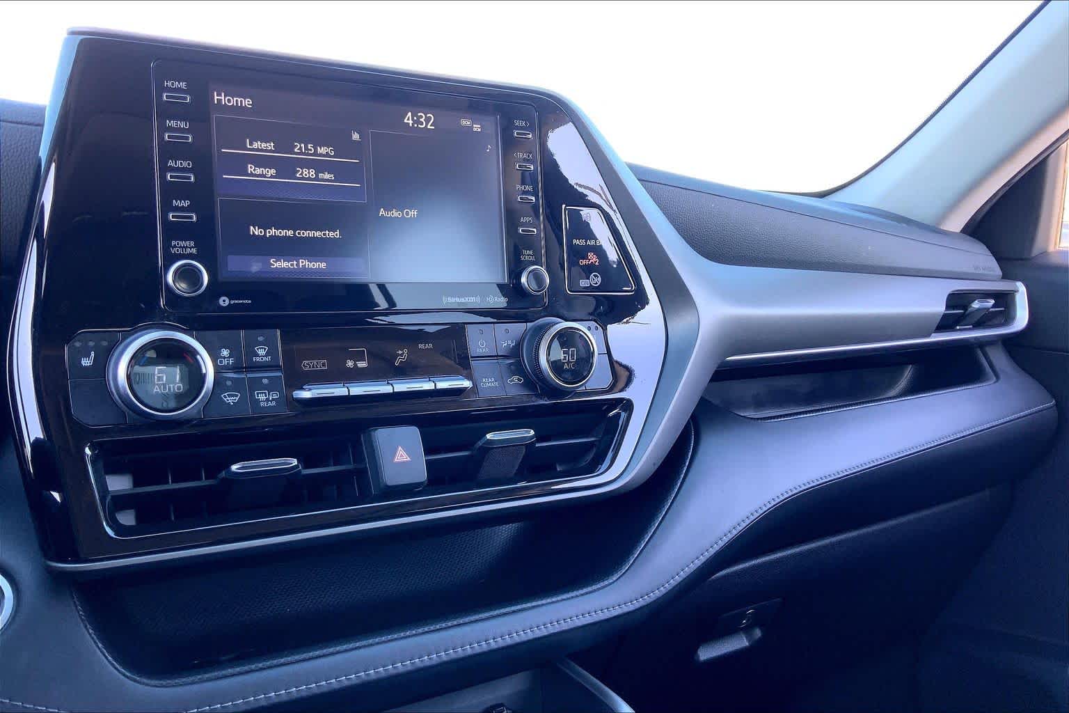 2021 Toyota Highlander photo 35 of 36