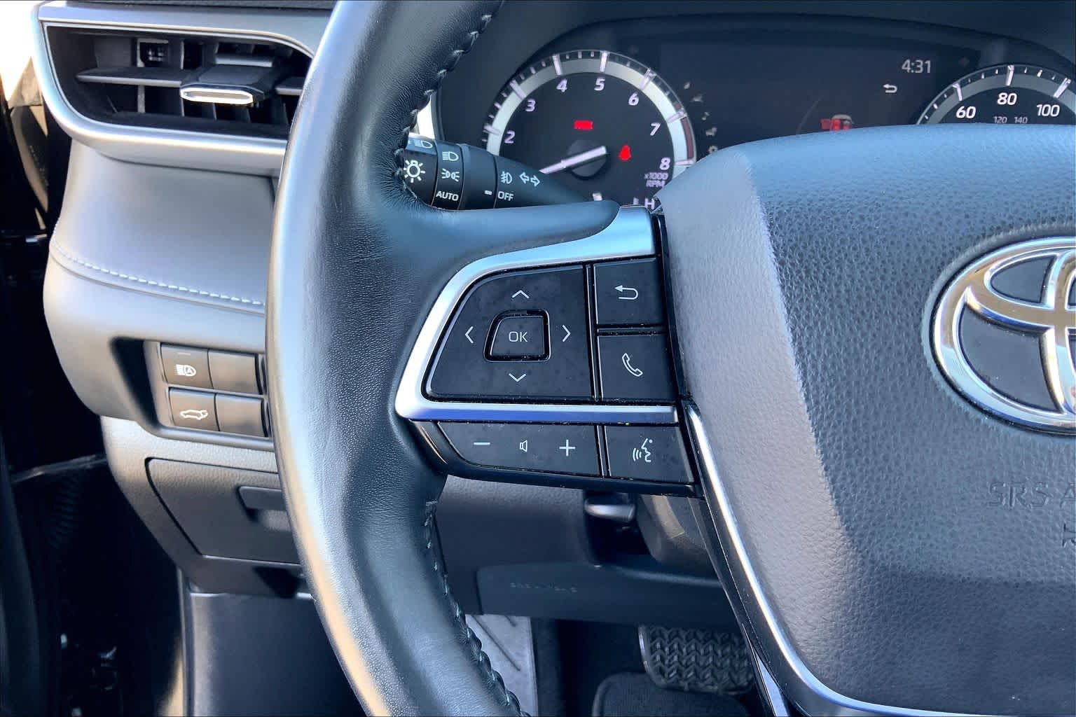 2021 Toyota Highlander photo 23 of 36