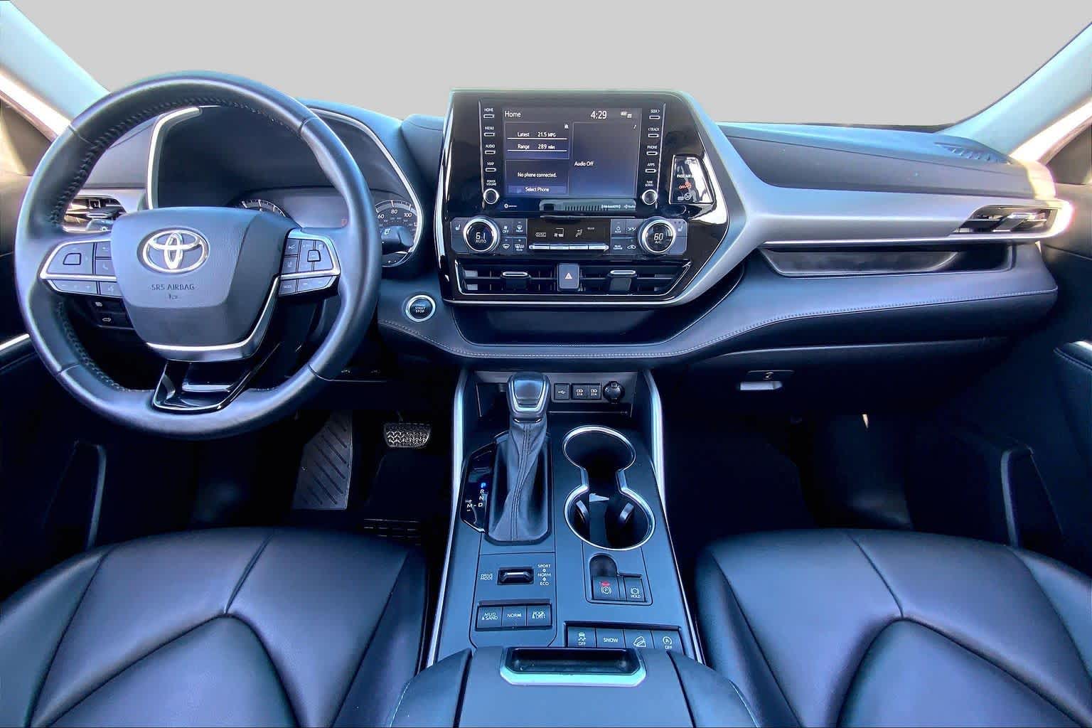 2021 Toyota Highlander photo 15 of 36