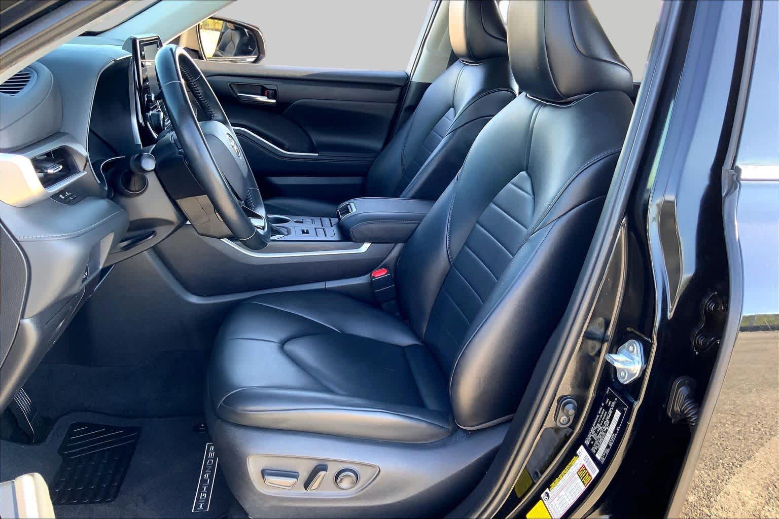 2021 Toyota Highlander photo 8 of 36