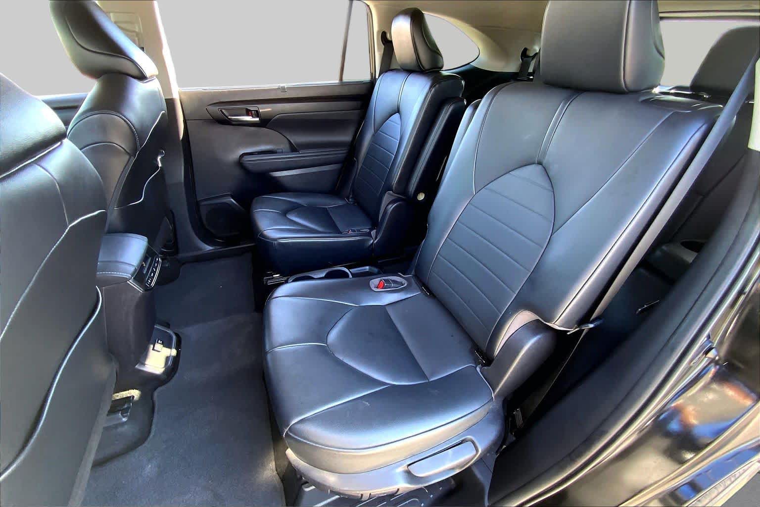 2021 Toyota Highlander photo 20 of 36