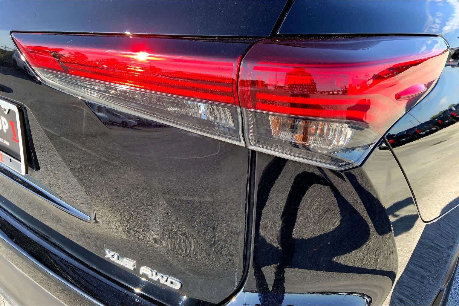 2021 Toyota Highlander photo 30 of 36