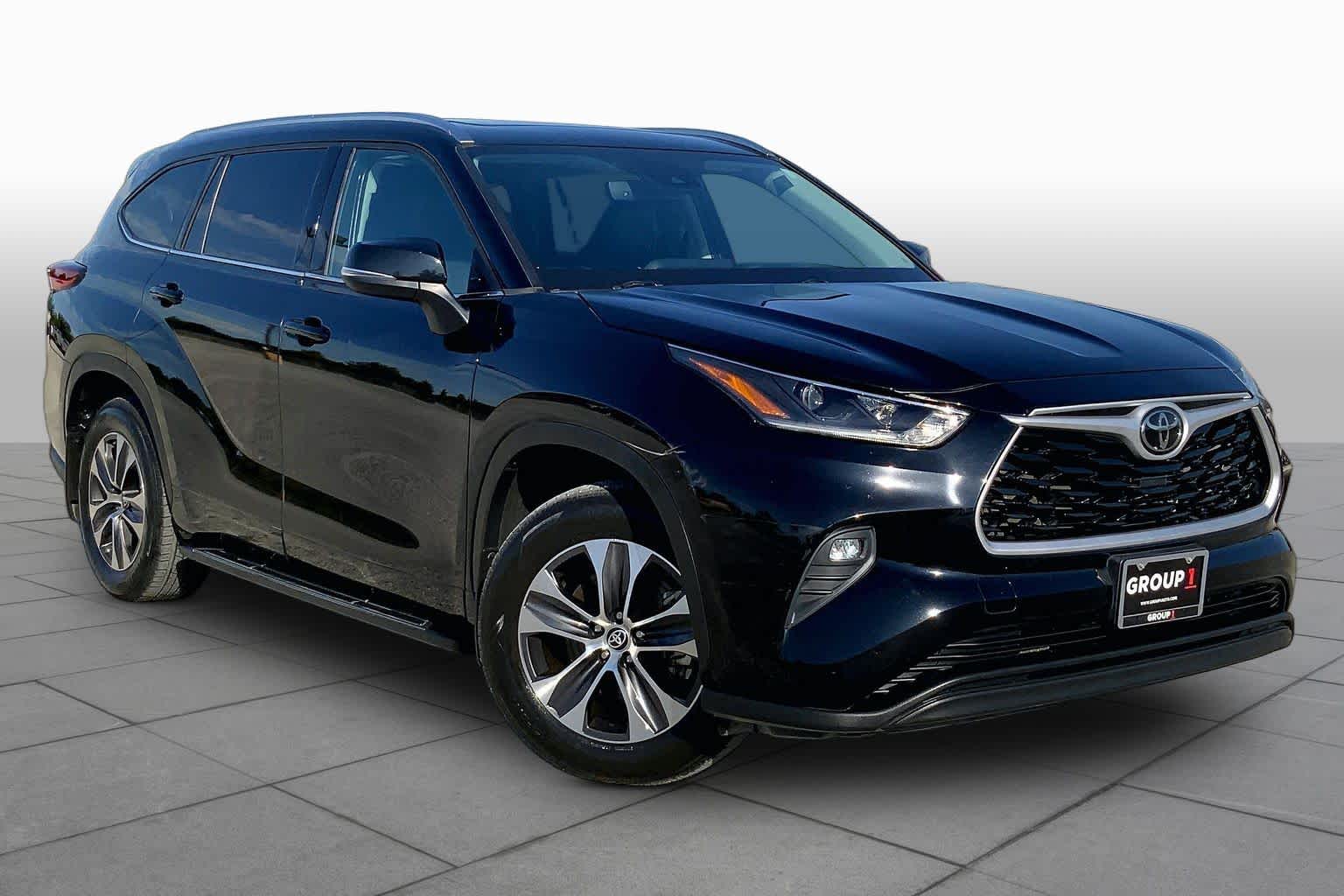 2021 Toyota Highlander photo 3 of 36