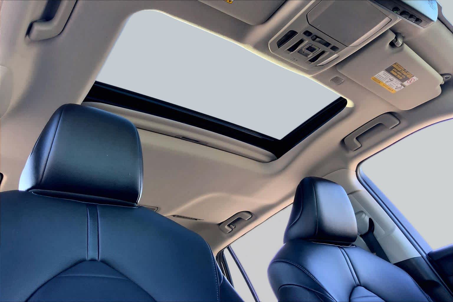 2021 Toyota Highlander photo 14 of 36