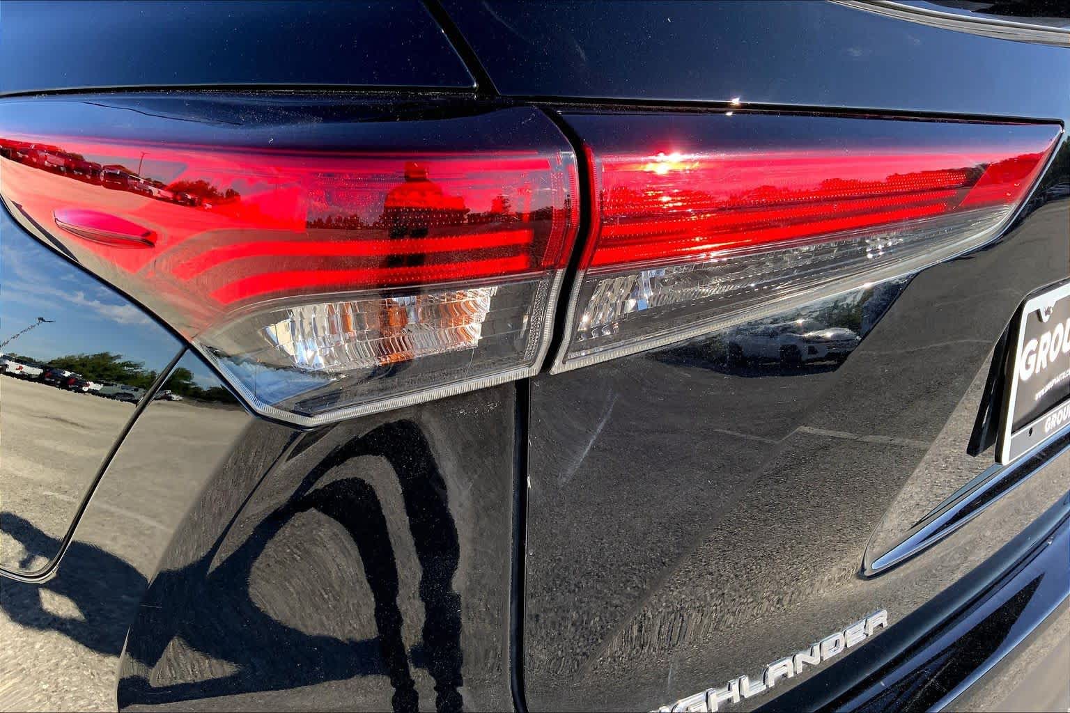 2021 Toyota Highlander photo 28 of 36