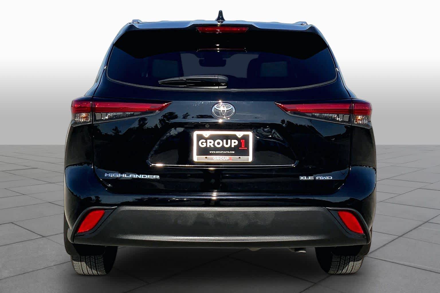 2021 Toyota Highlander photo 5 of 36