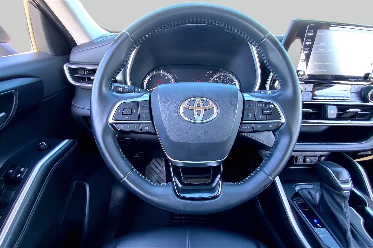 2021 Toyota Highlander photo 6 of 36