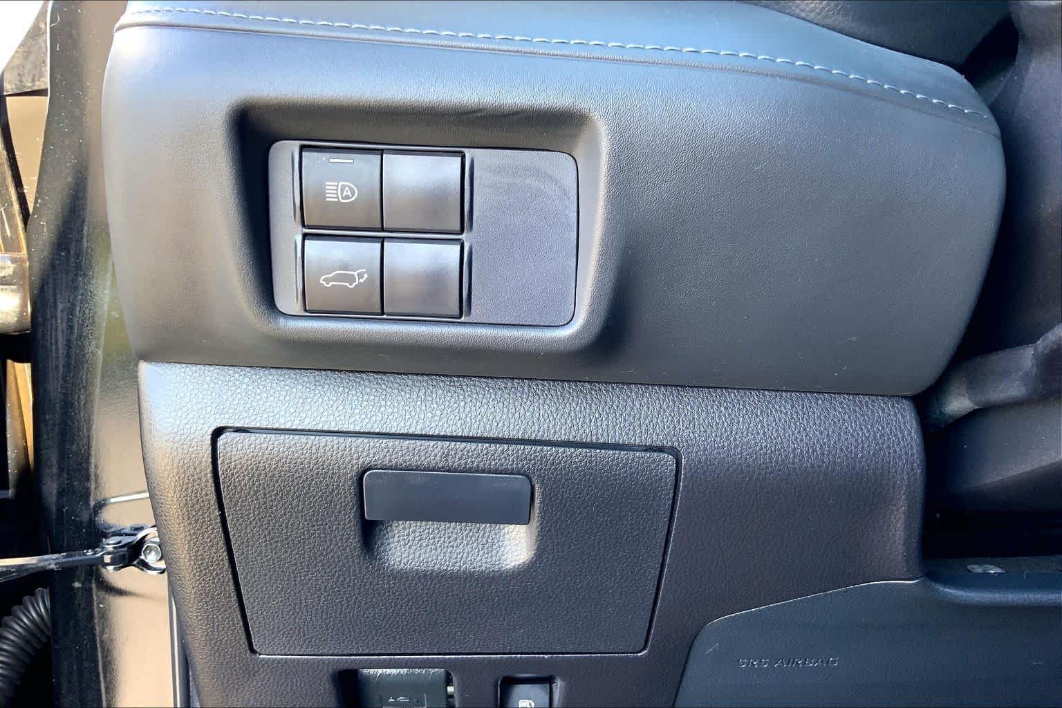 2021 Toyota Highlander photo 33 of 36