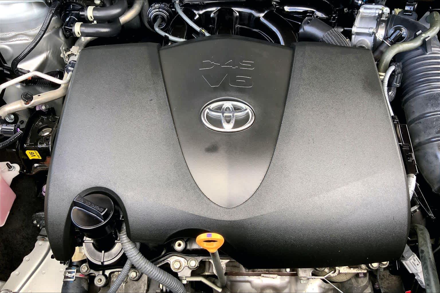 2022 Toyota Highlander XLE Celestial Silver Metallic at Lone Star Chevrolet