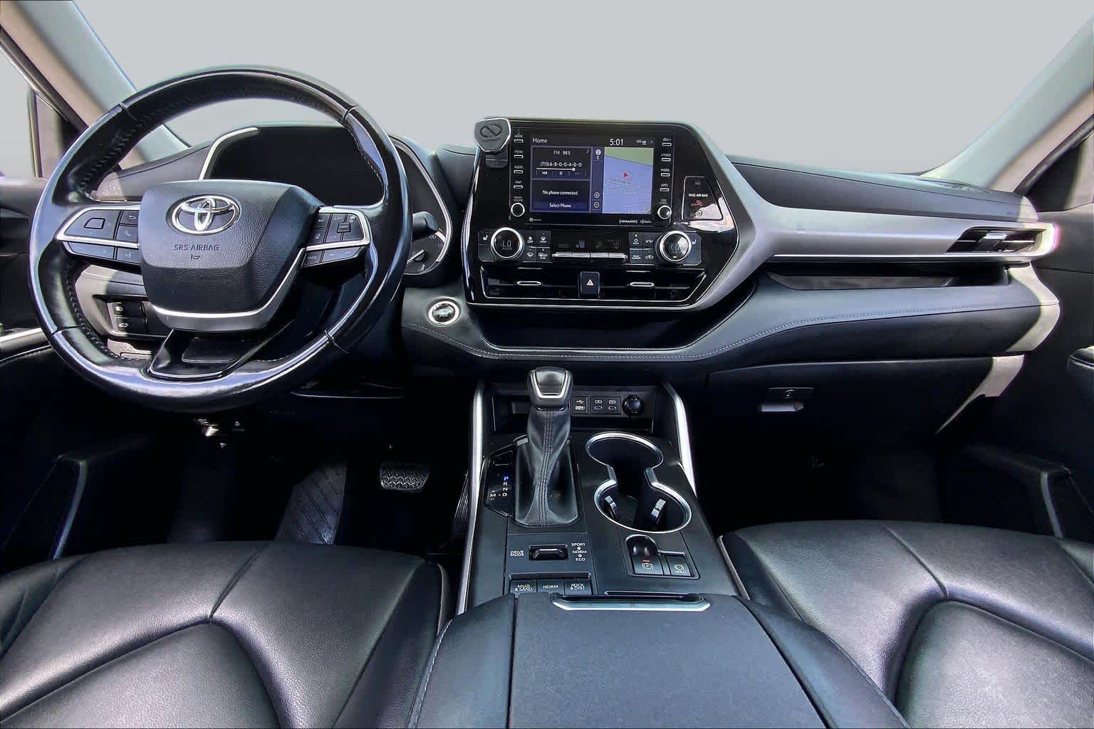 2022 Toyota Highlander XLE Celestial Silver Metallic at Lone Star Chevrolet