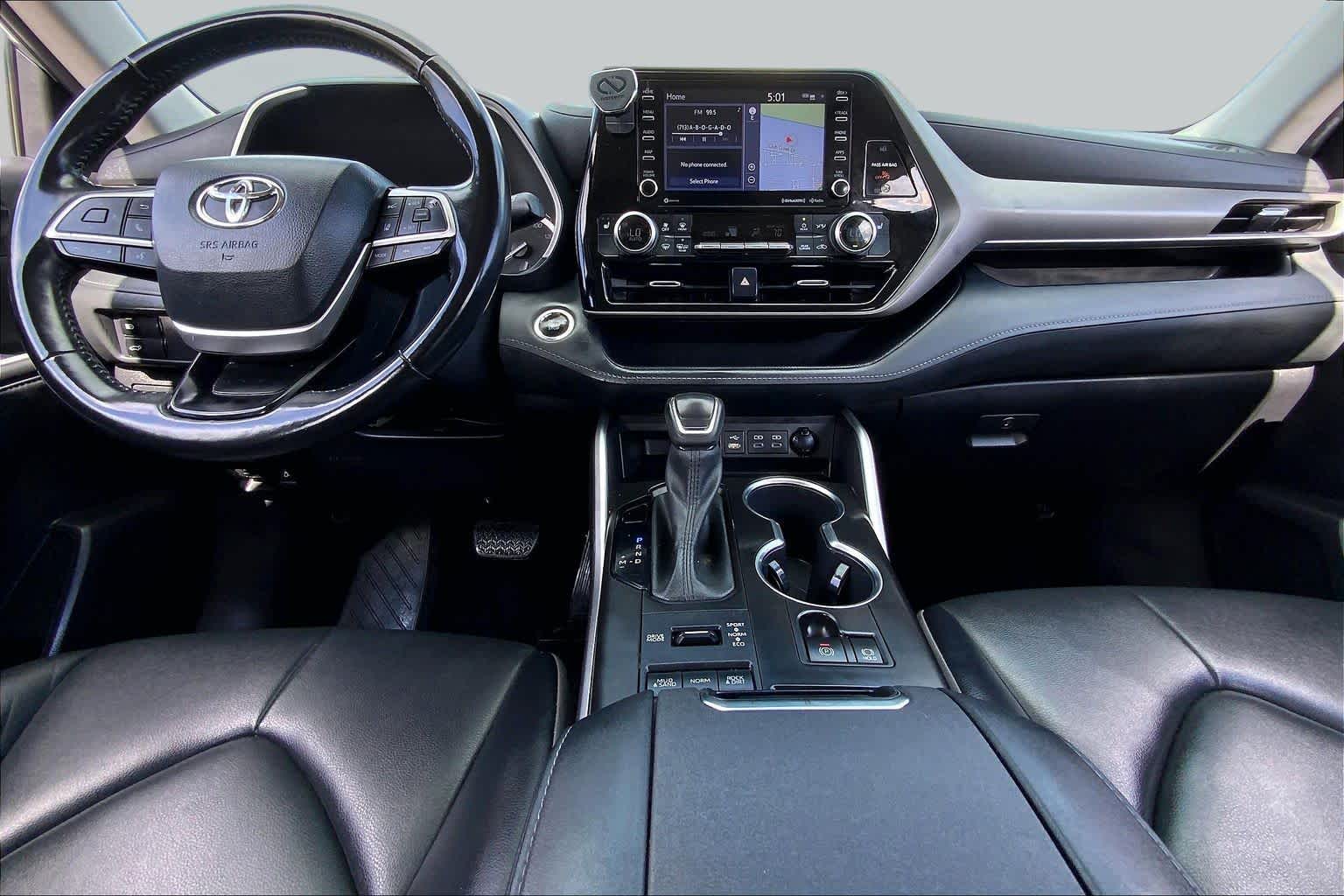 2022 Toyota Highlander XLE Celestial Silver Metallic at Group 1 Toyota Southwest