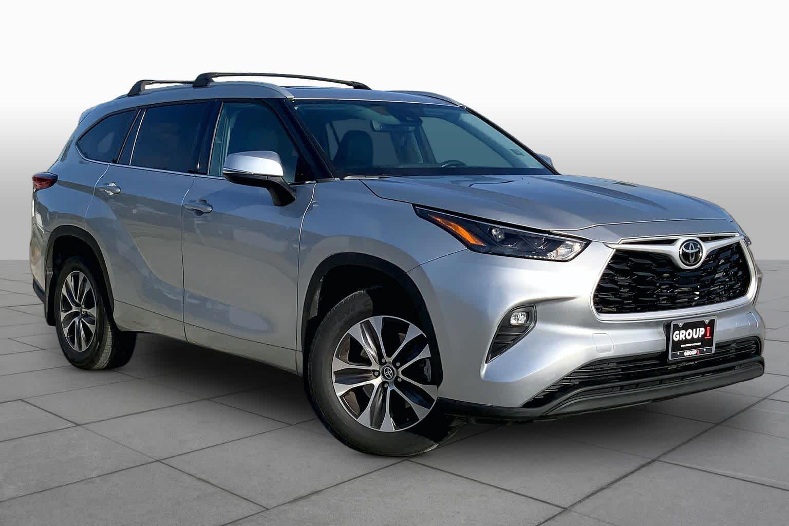 2022 Toyota Highlander XLE Celestial Silver Metallic at Group 1 Toyota Southwest