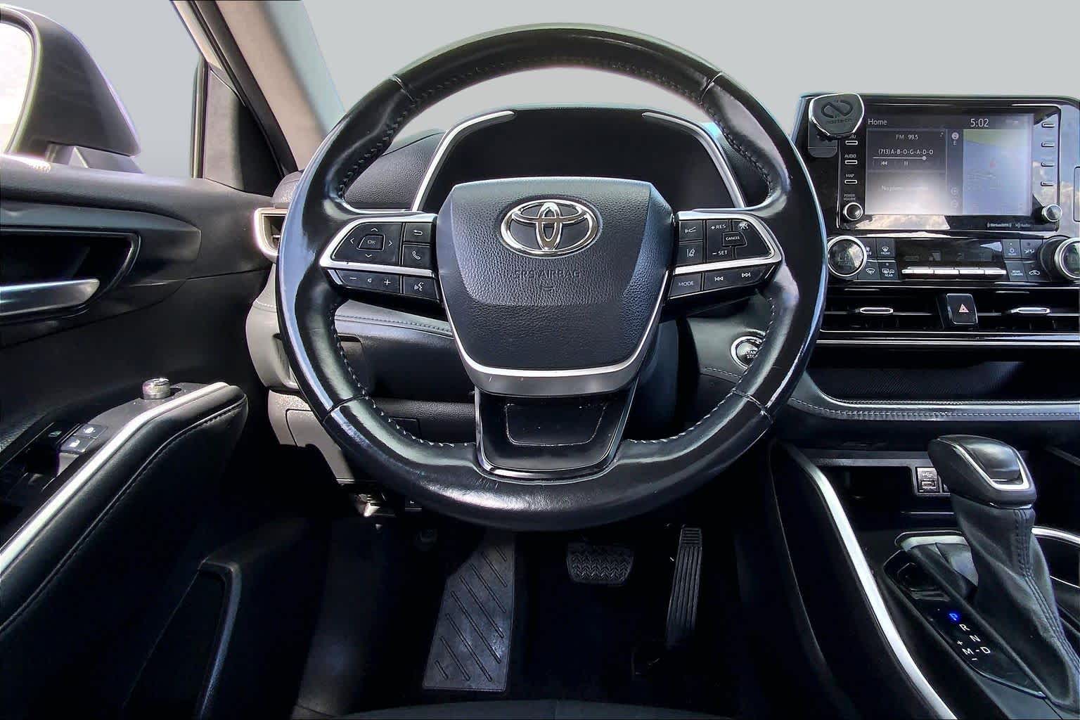 2022 Toyota Highlander XLE Celestial Silver Metallic at Group 1 Toyota Southwest