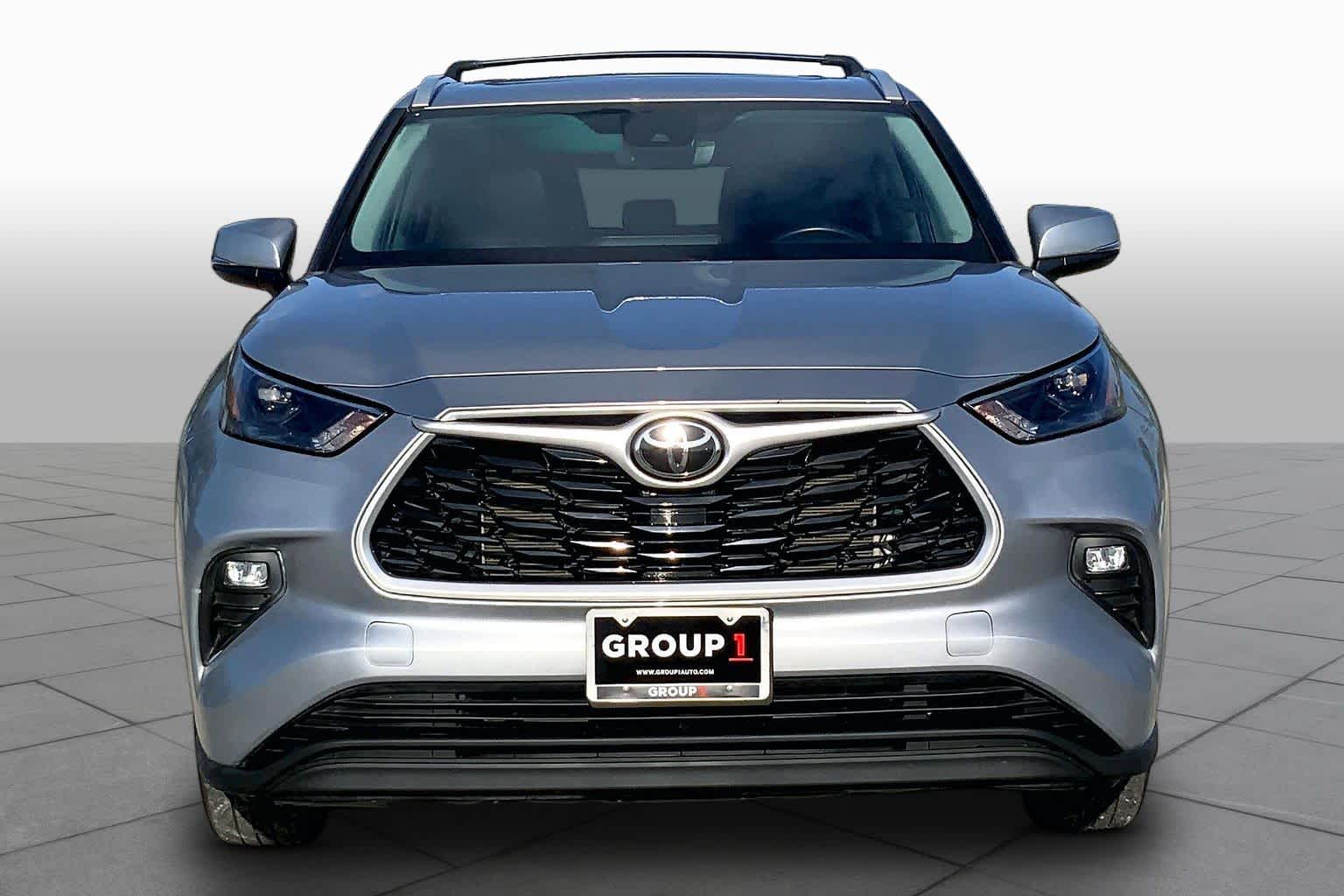 2022 Toyota Highlander XLE Celestial Silver Metallic at Group 1 Toyota Southwest
