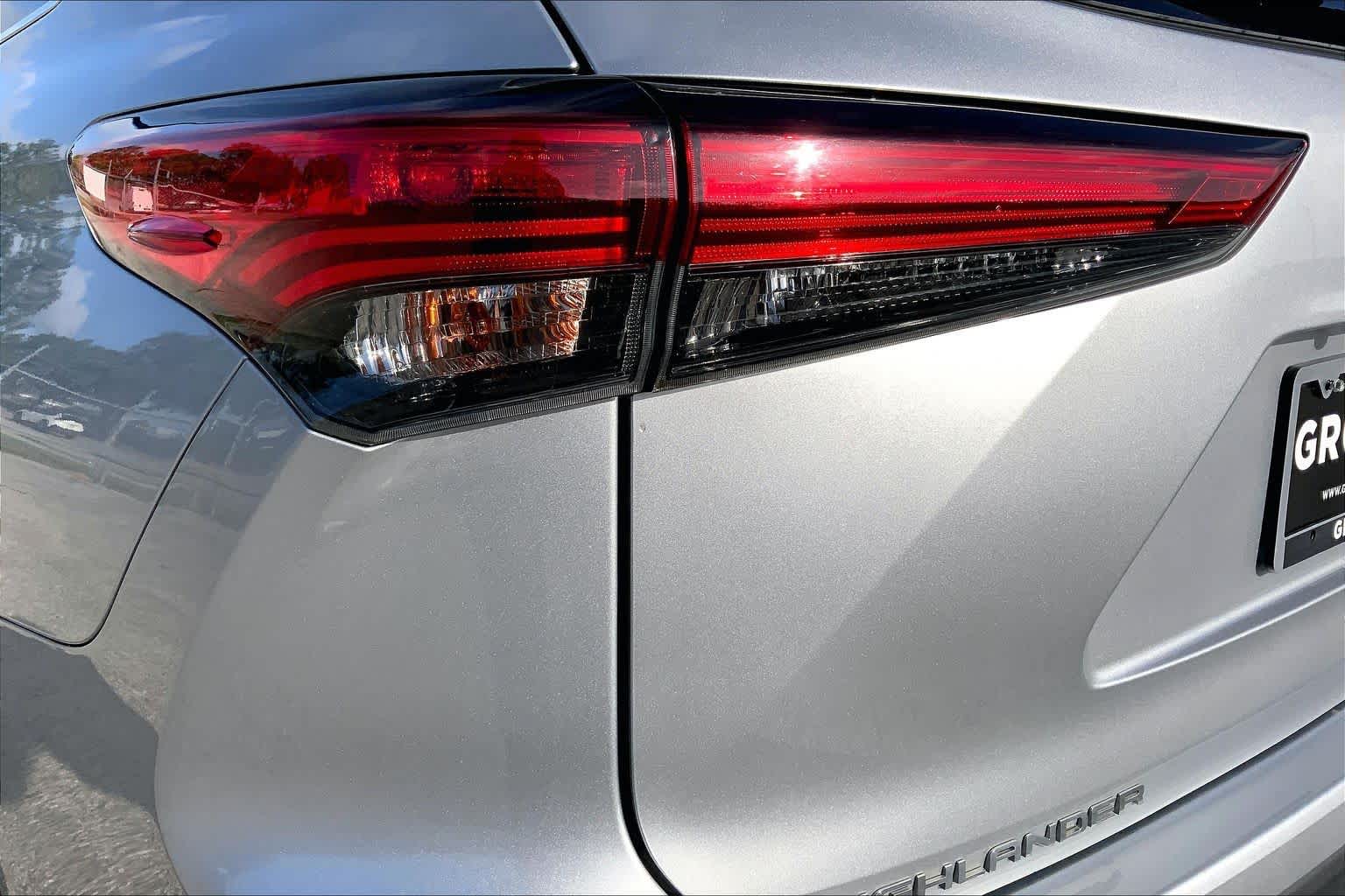 2022 Toyota Highlander XLE Celestial Silver Metallic at Group 1 Toyota Southwest