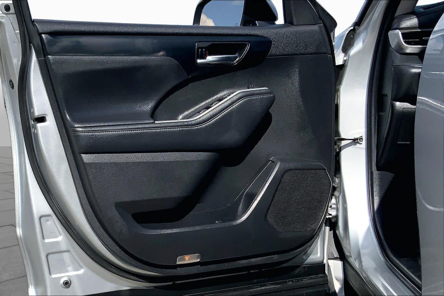 2022 Toyota Highlander XLE Celestial Silver Metallic at Group 1 Toyota Southwest