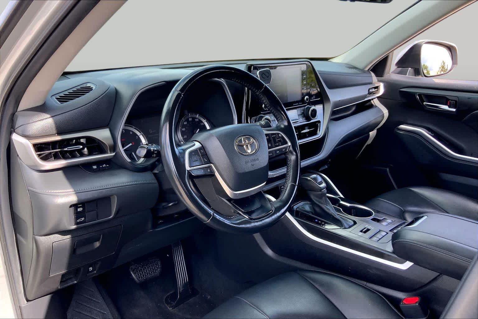 2022 Toyota Highlander XLE Celestial Silver Metallic at Group 1 Toyota Southwest