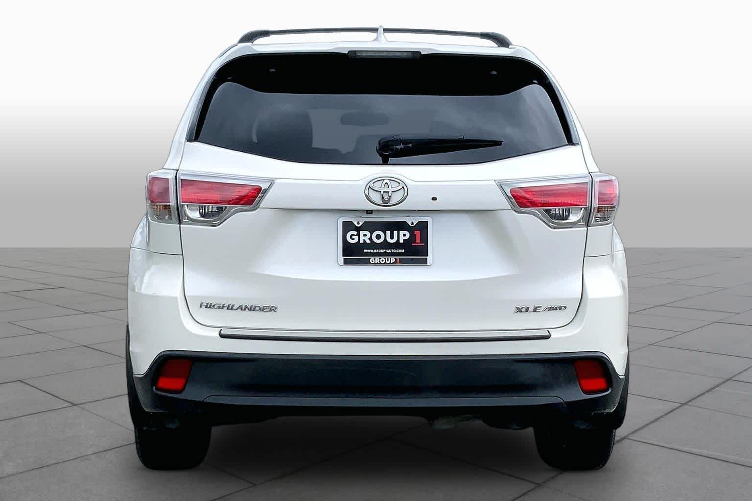 2016 Toyota Highlander XLE Blizzard Pearl at AutoNation USA Katy