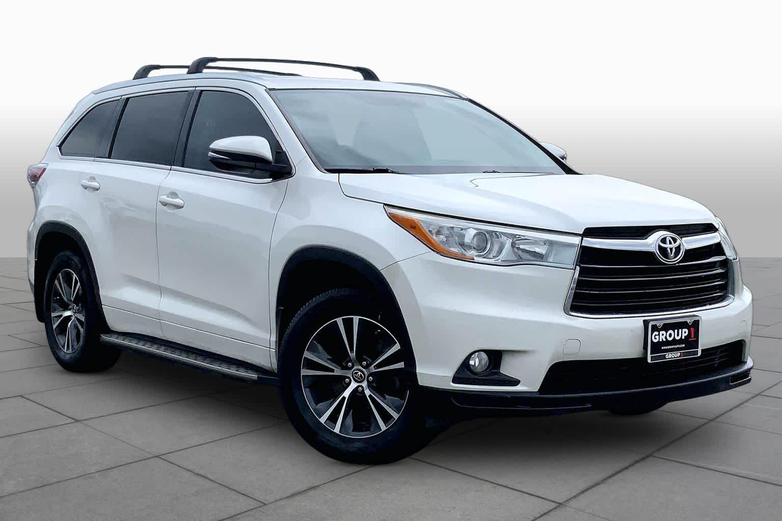 2016 Toyota Highlander XLE Blizzard Pearl at AutoNation USA Katy