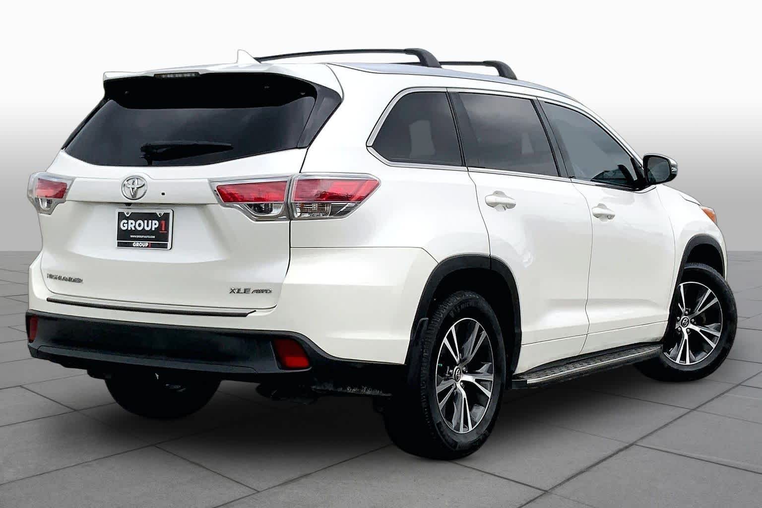2016 Toyota Highlander XLE Blizzard Pearl at AutoNation USA Katy