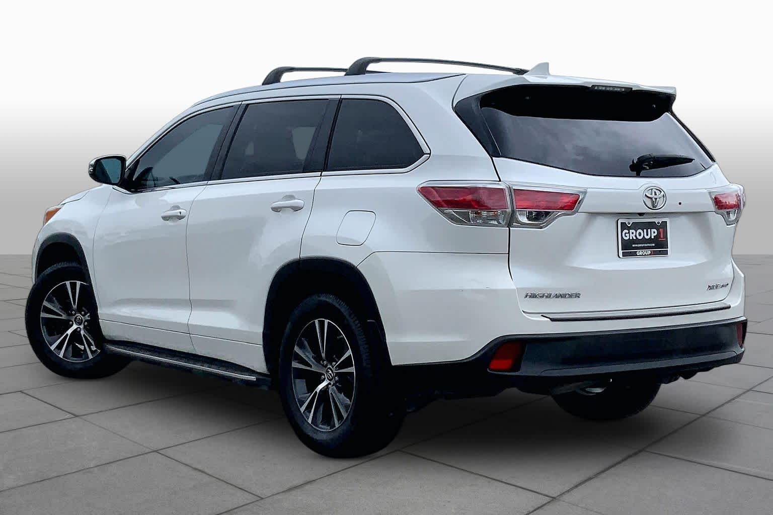 2016 Toyota Highlander XLE Blizzard Pearl at AutoNation USA Katy