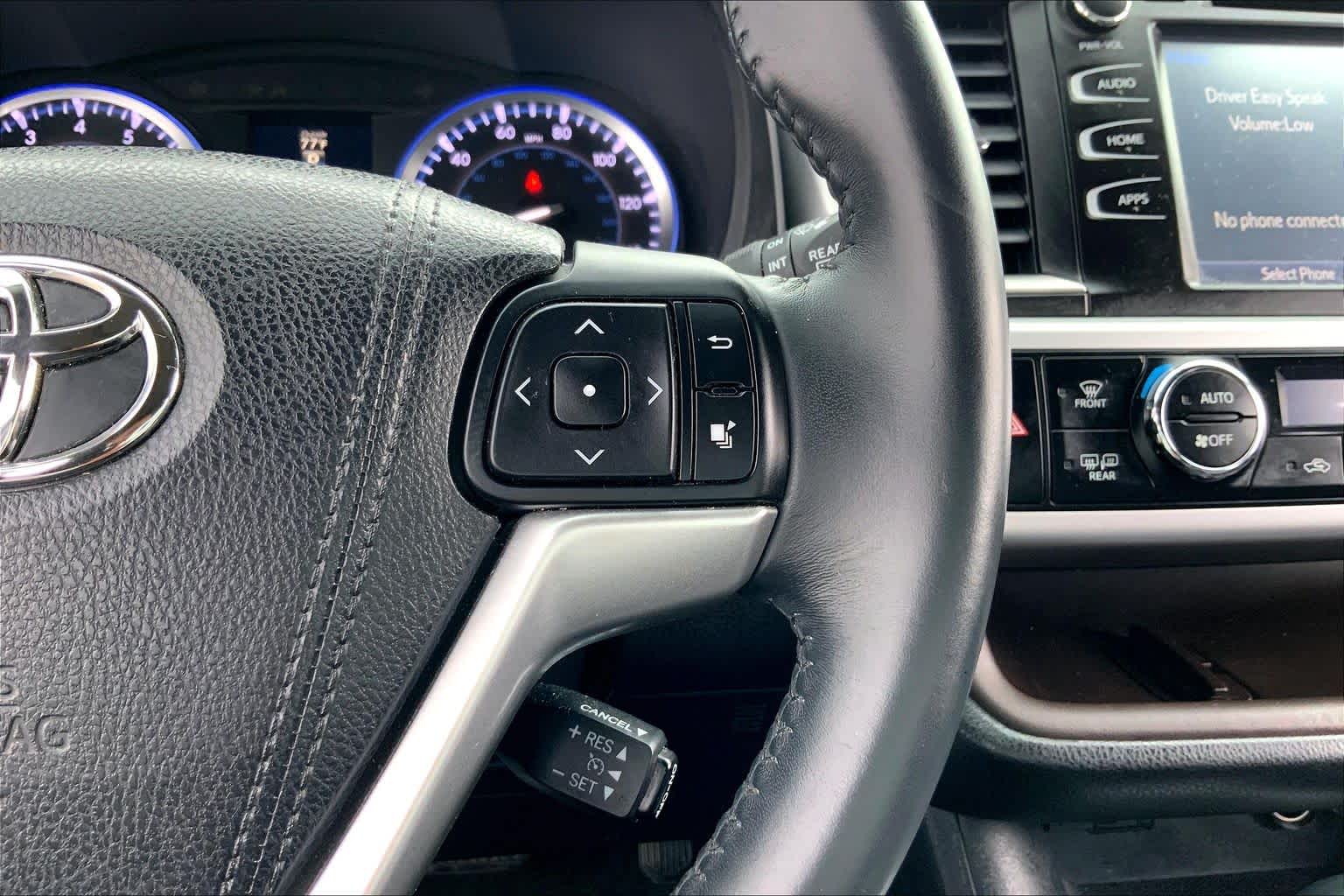 2016 Toyota Highlander XLE Blizzard Pearl at AutoNation USA Katy