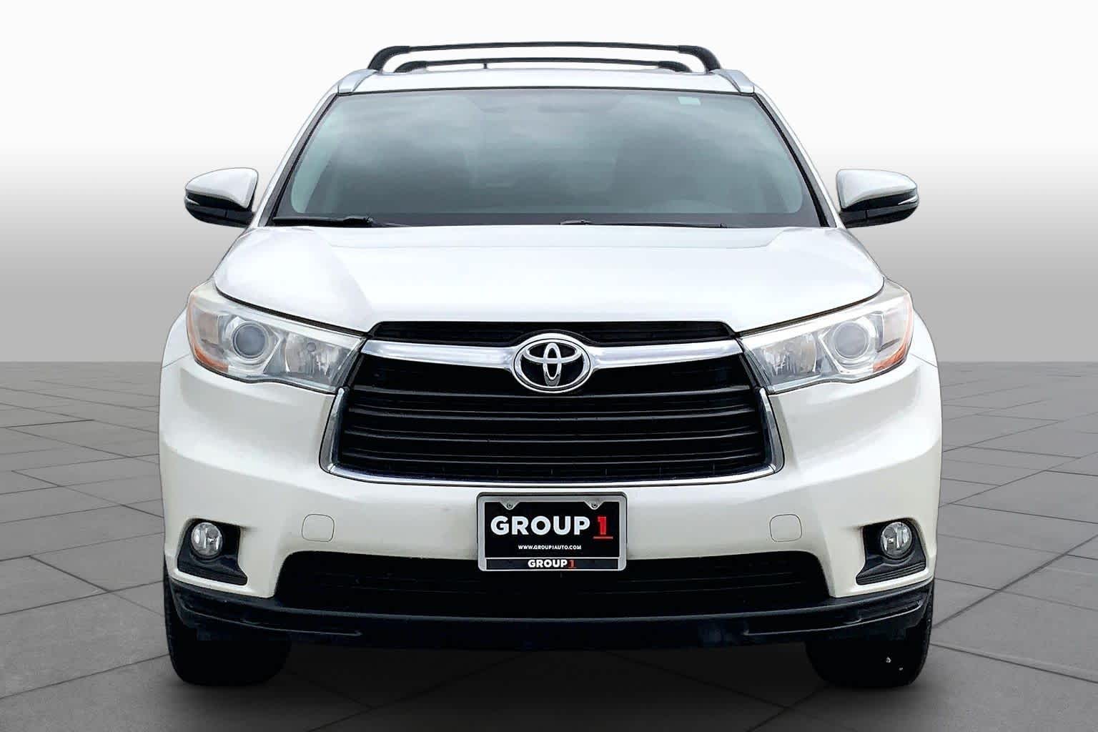2016 Toyota Highlander XLE Blizzard Pearl at AutoNation USA Katy