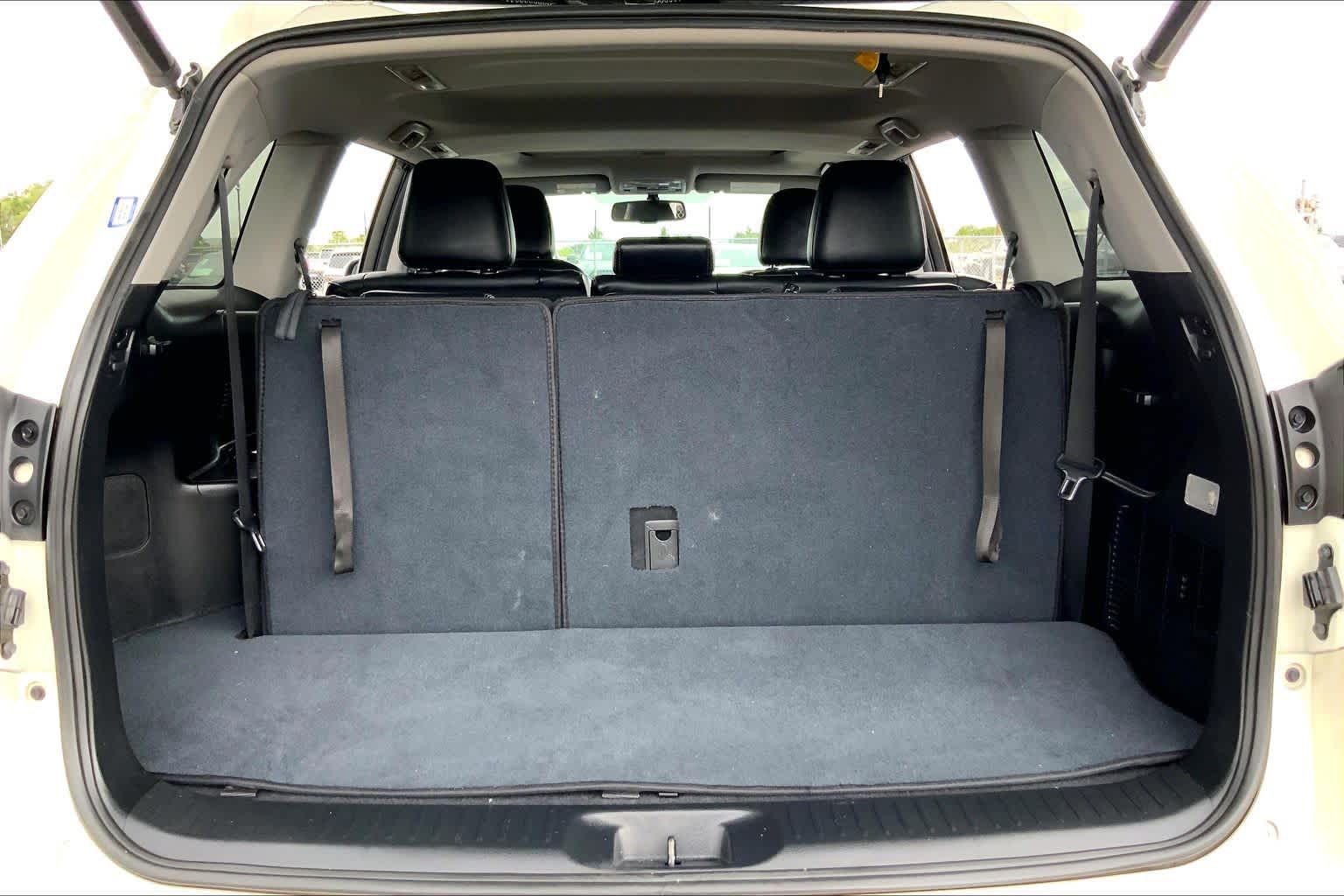 2016 Toyota Highlander XLE Blizzard Pearl at AutoNation USA Katy