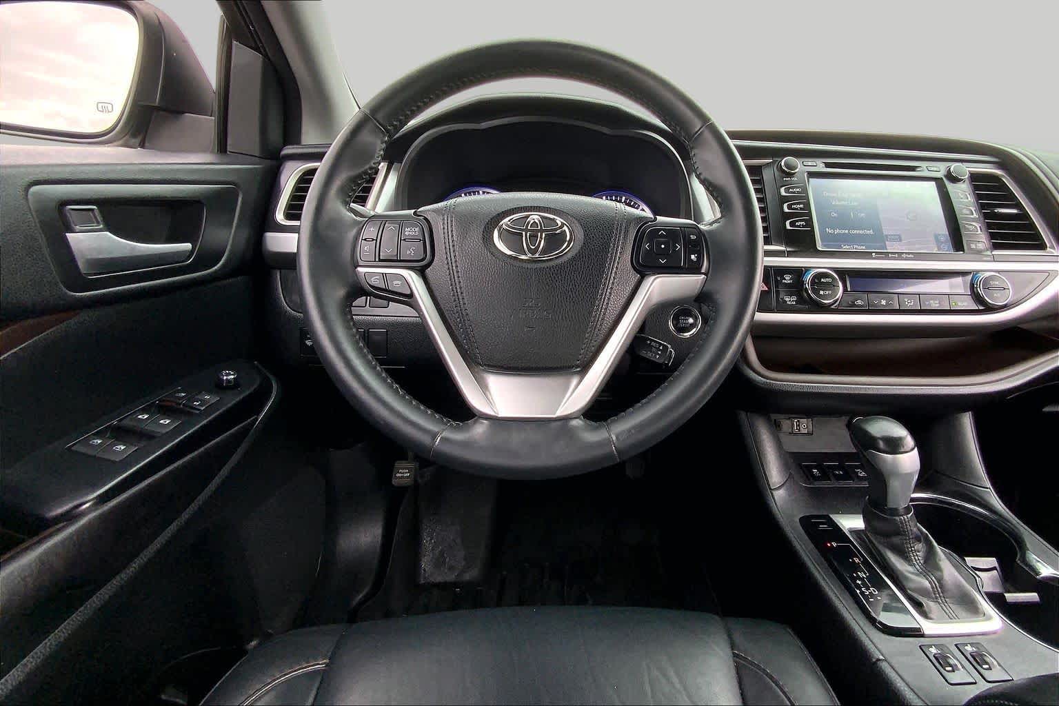 2016 Toyota Highlander XLE Blizzard Pearl at AutoNation USA Katy