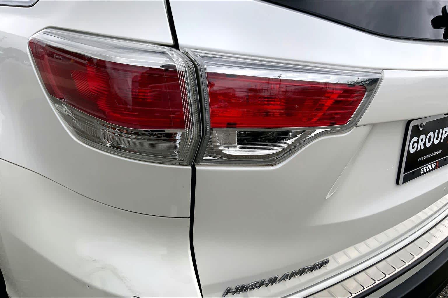 2016 Toyota Highlander XLE Blizzard Pearl at AutoNation USA Katy