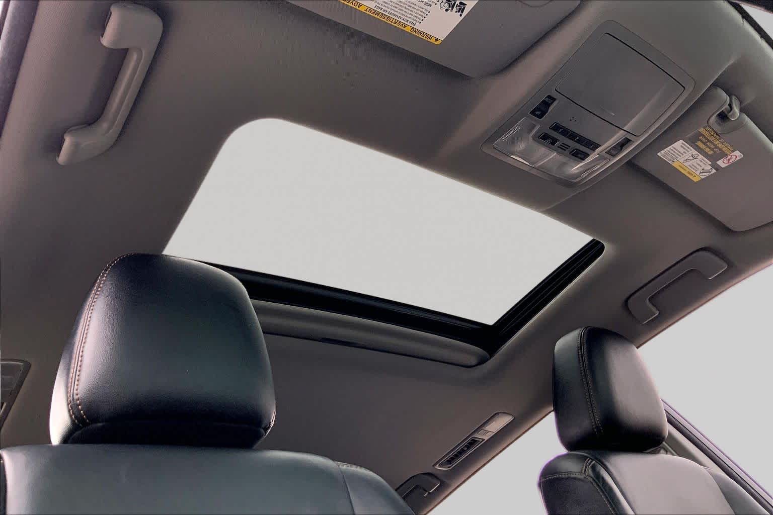 2016 Toyota Highlander XLE Blizzard Pearl at AutoNation USA Katy