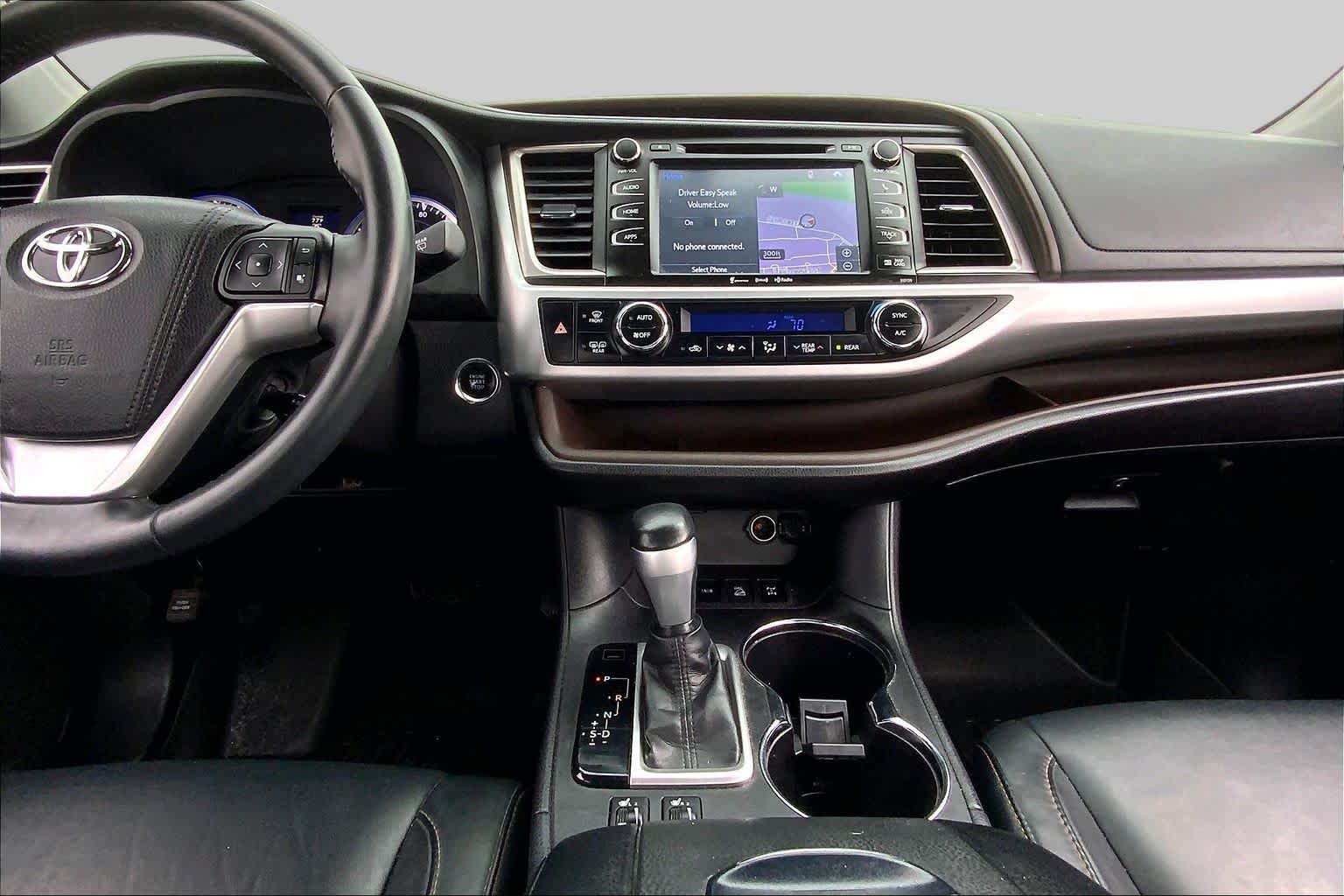 2016 Toyota Highlander XLE Blizzard Pearl at AutoNation USA Katy
