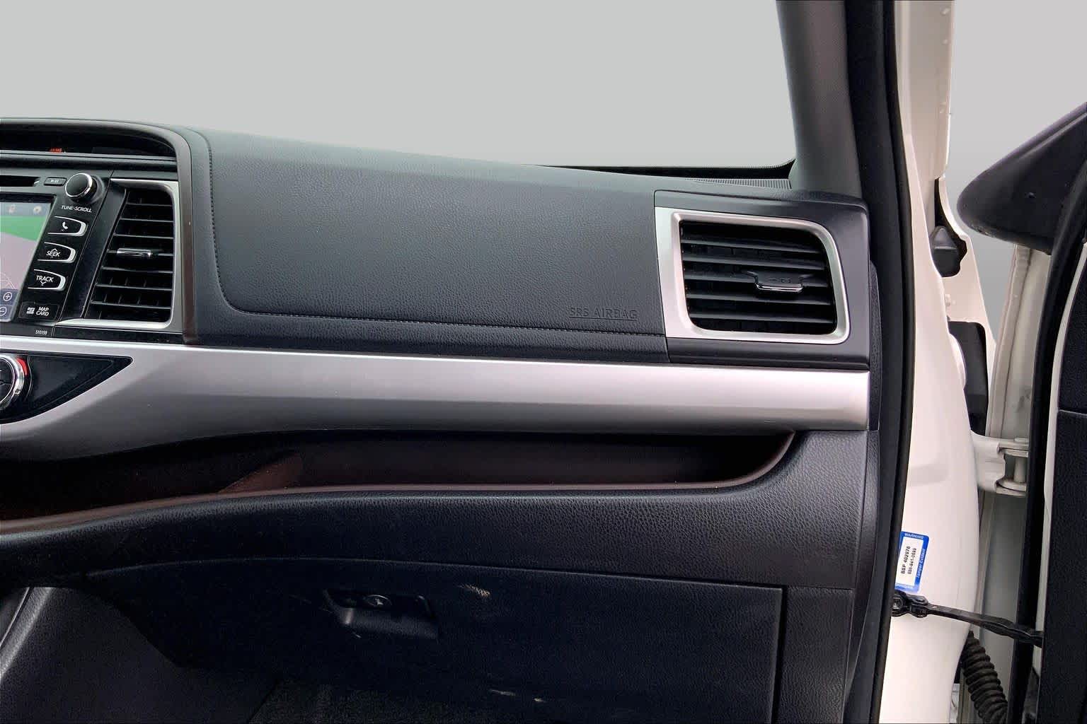 2016 Toyota Highlander XLE Blizzard Pearl at AutoNation USA Katy