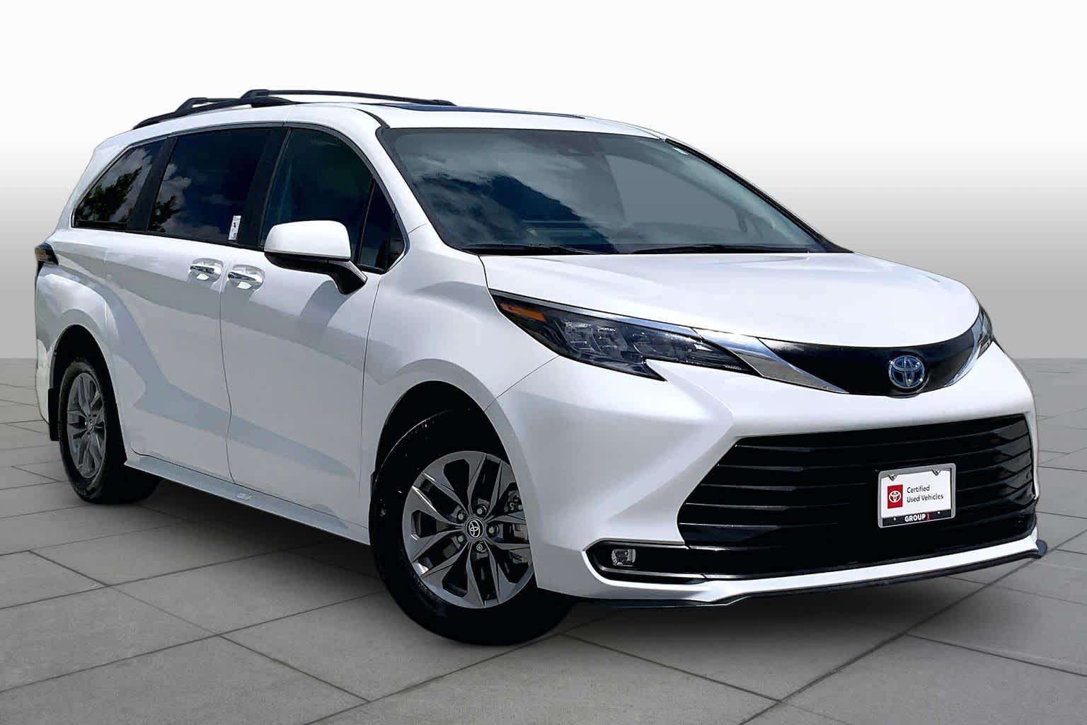 2025 Toyota Sienna XLE Wind Chill Pearl at Group 1 Toyota Southwest