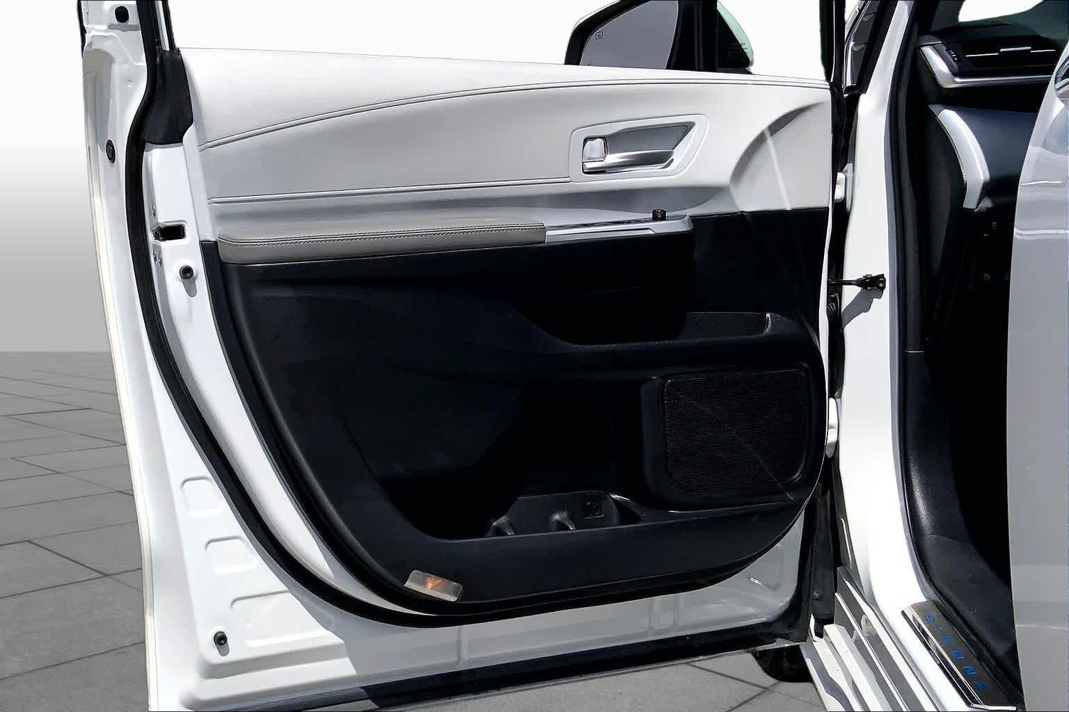 2025 Toyota Sienna XLE Wind Chill Pearl at Group 1 Toyota Southwest