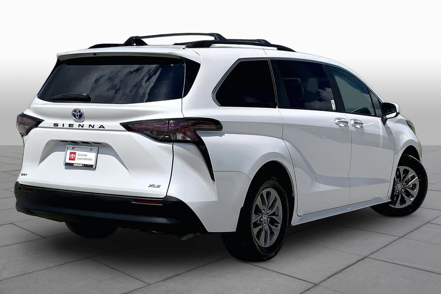 2025 Toyota Sienna XLE Wind Chill Pearl at Group 1 Toyota Southwest
