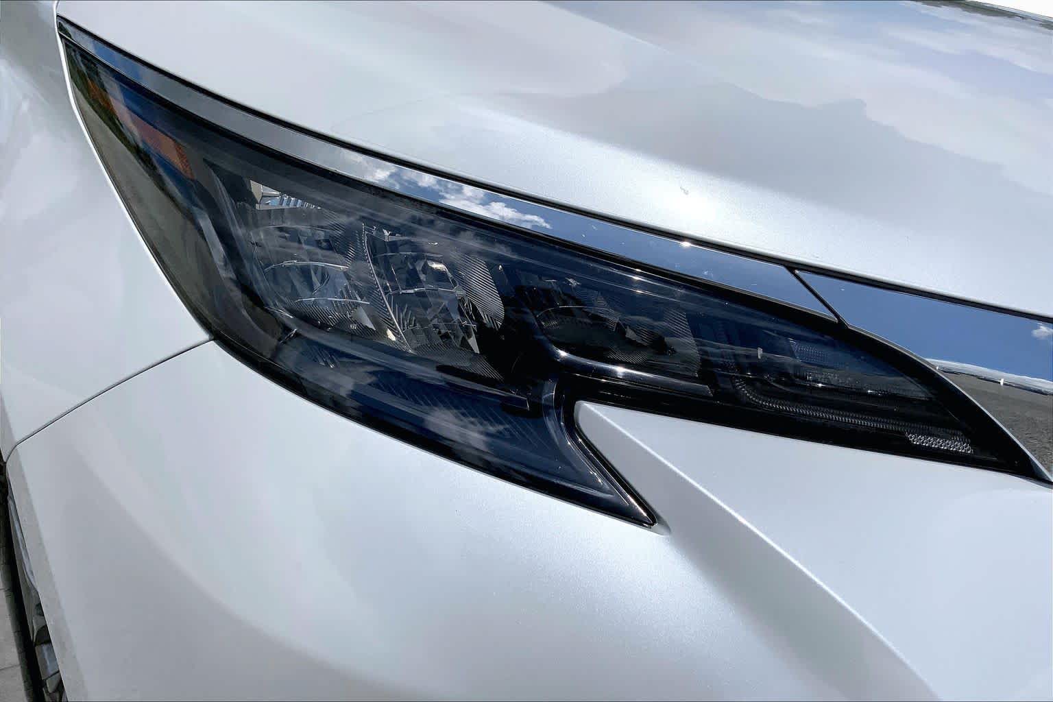 2025 Toyota Sienna XLE Wind Chill Pearl at Group 1 Toyota Southwest