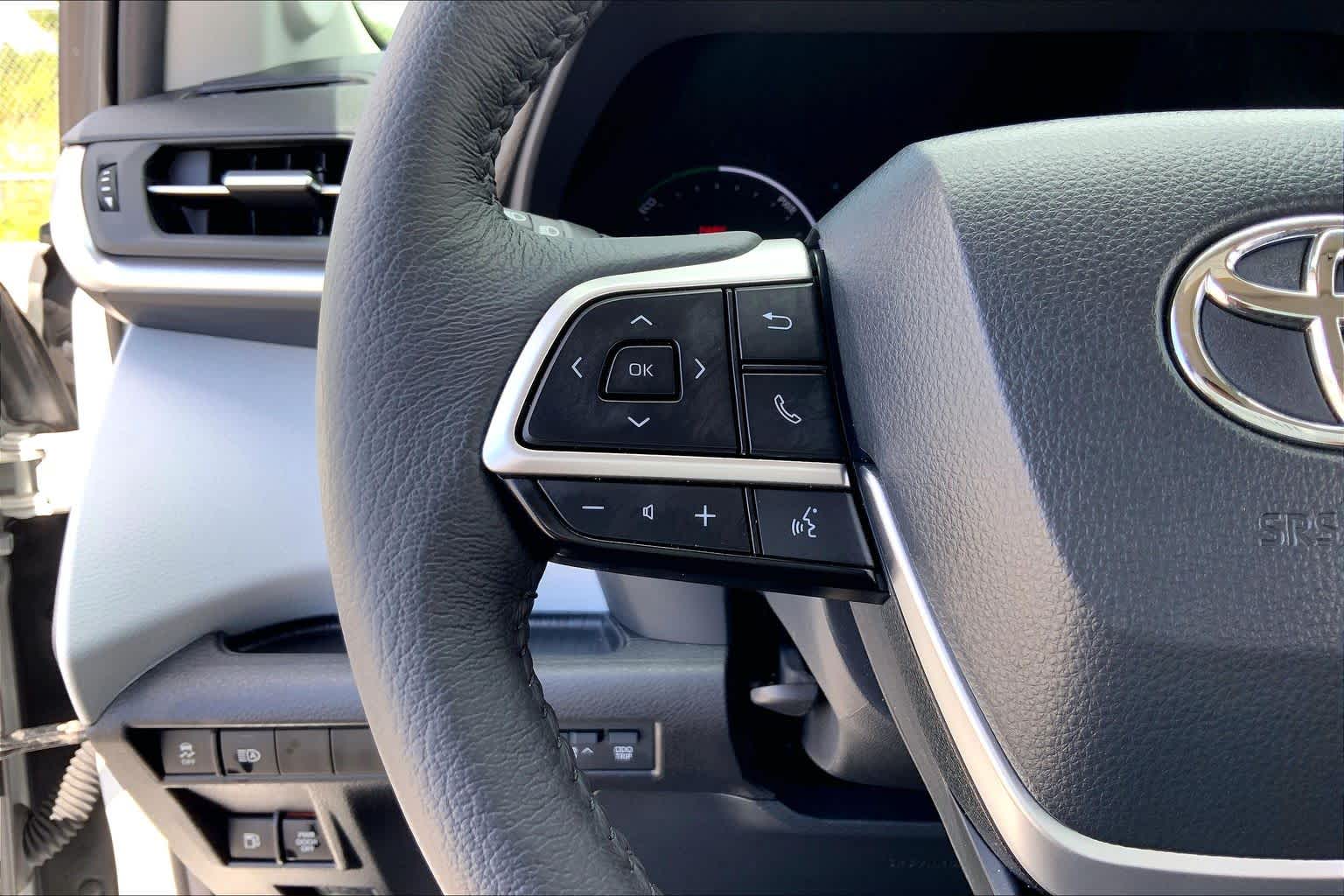 2025 Toyota Sienna XLE Wind Chill Pearl at Group 1 Toyota Southwest