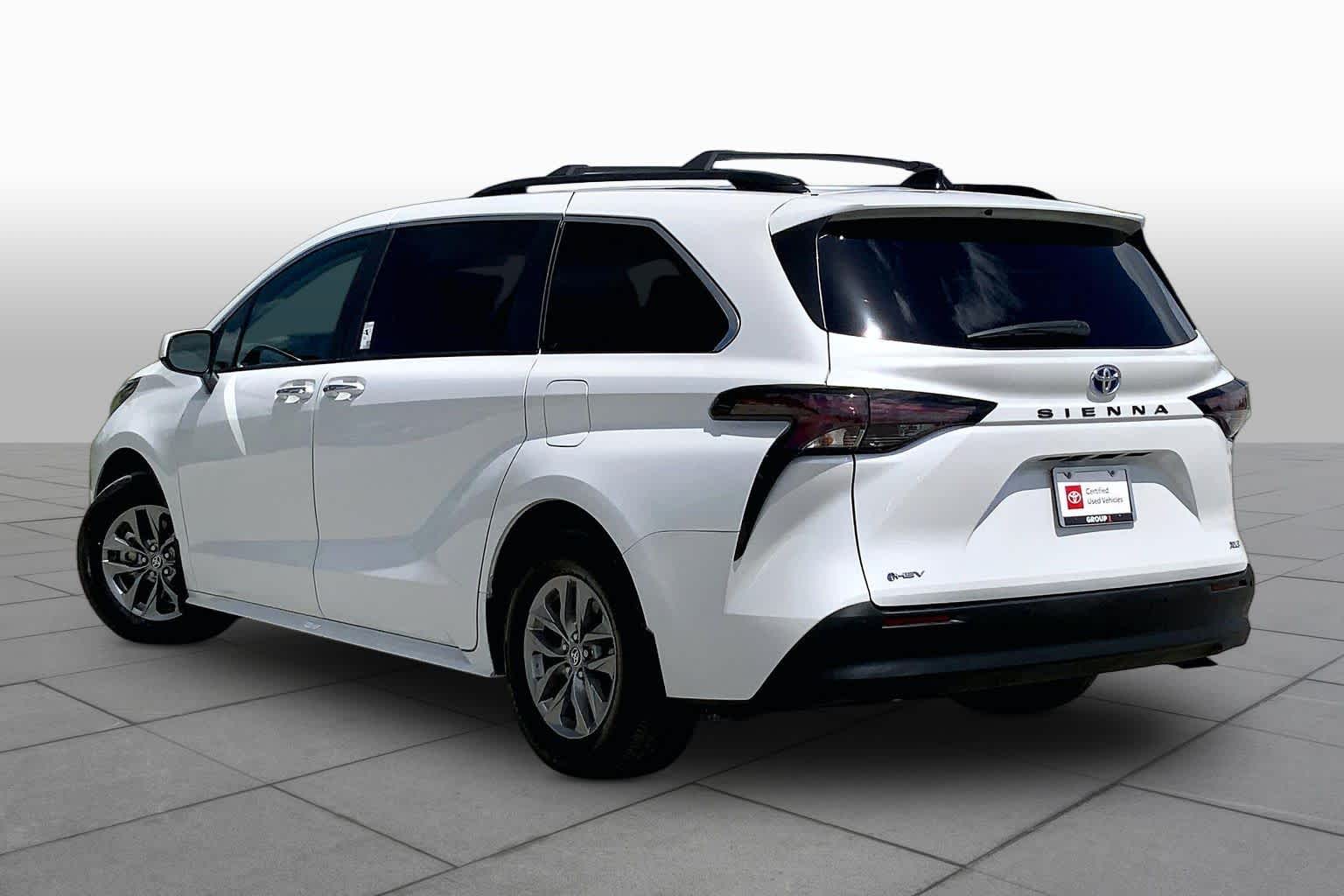 2025 Toyota Sienna XLE Wind Chill Pearl at Group 1 Toyota Southwest